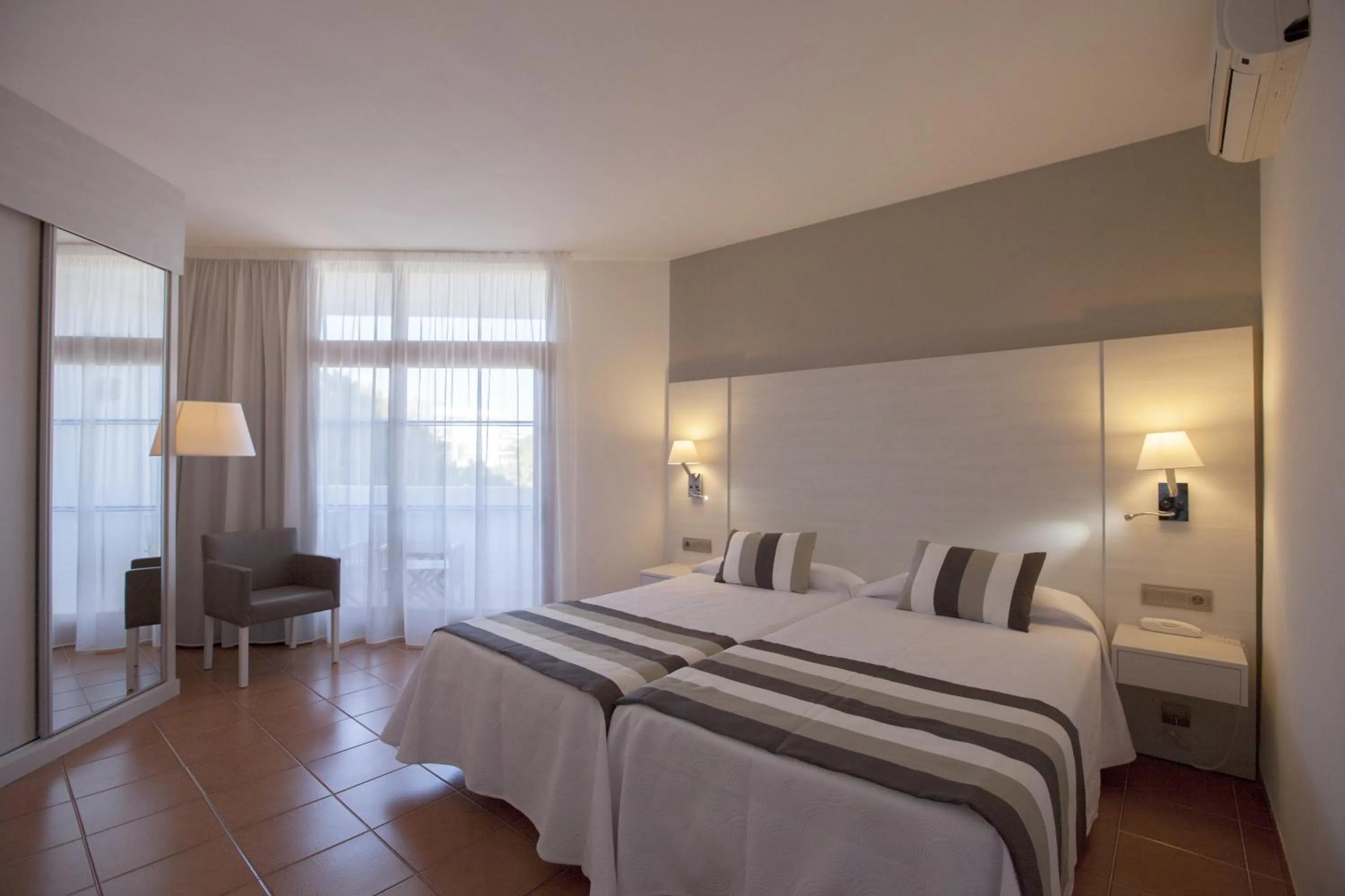 Photo of the whole room, Bed in Hotel Tres Torres