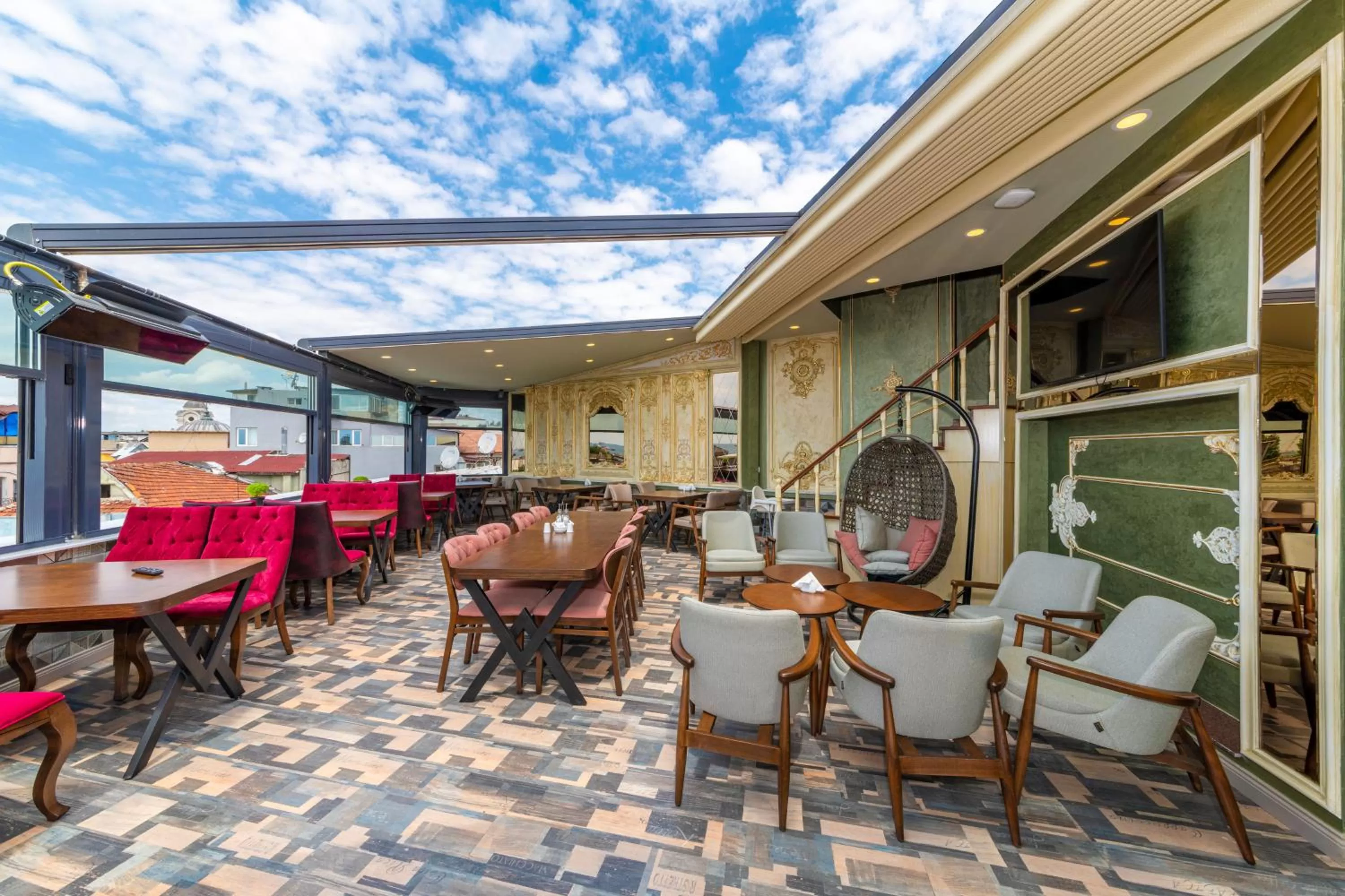 Restaurant/places to eat in Golden Sand Hotel