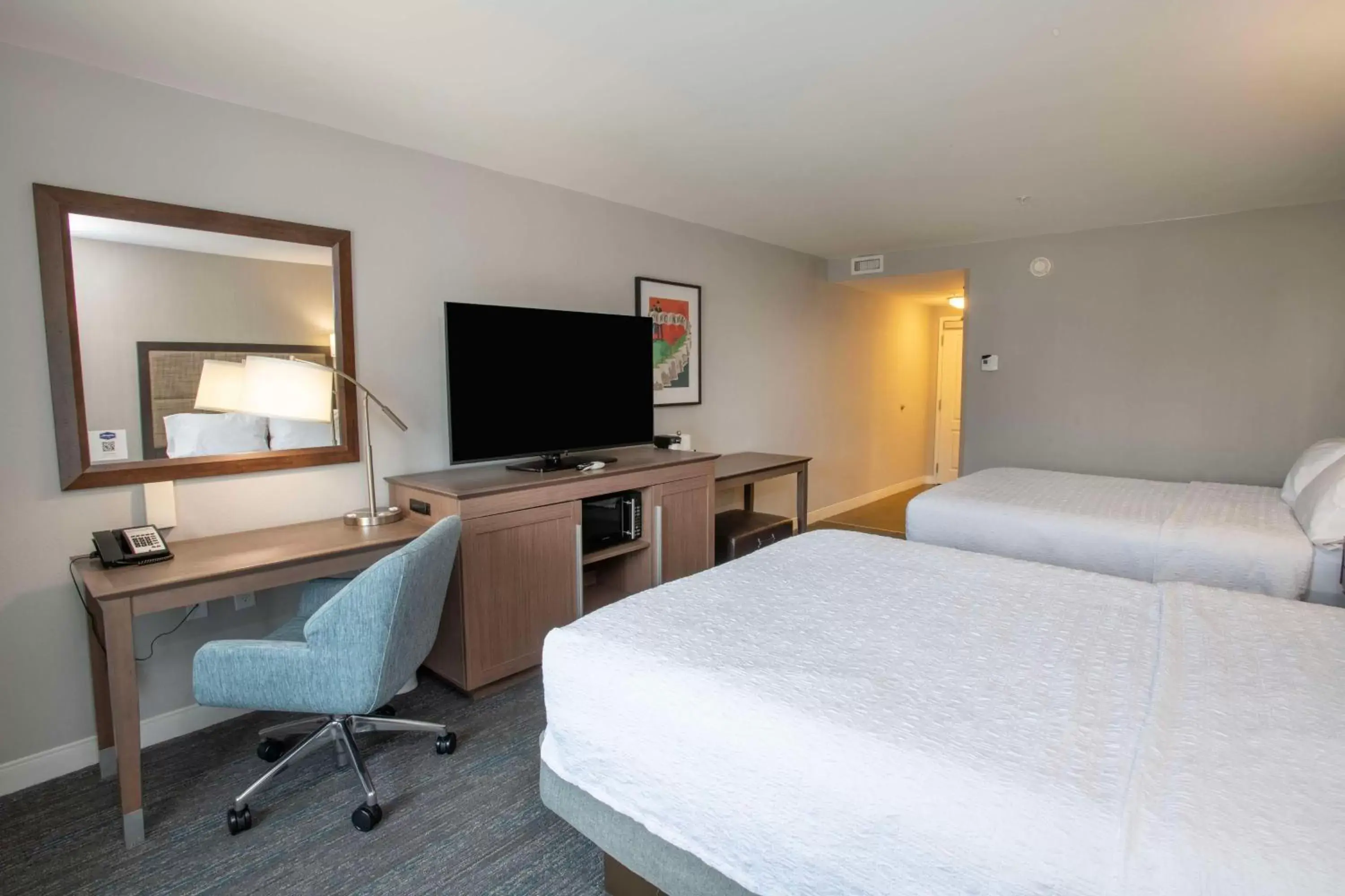 Bedroom, TV/Entertainment Center in Hampton Inn & Suites - Cincinnati/Kenwood, OH