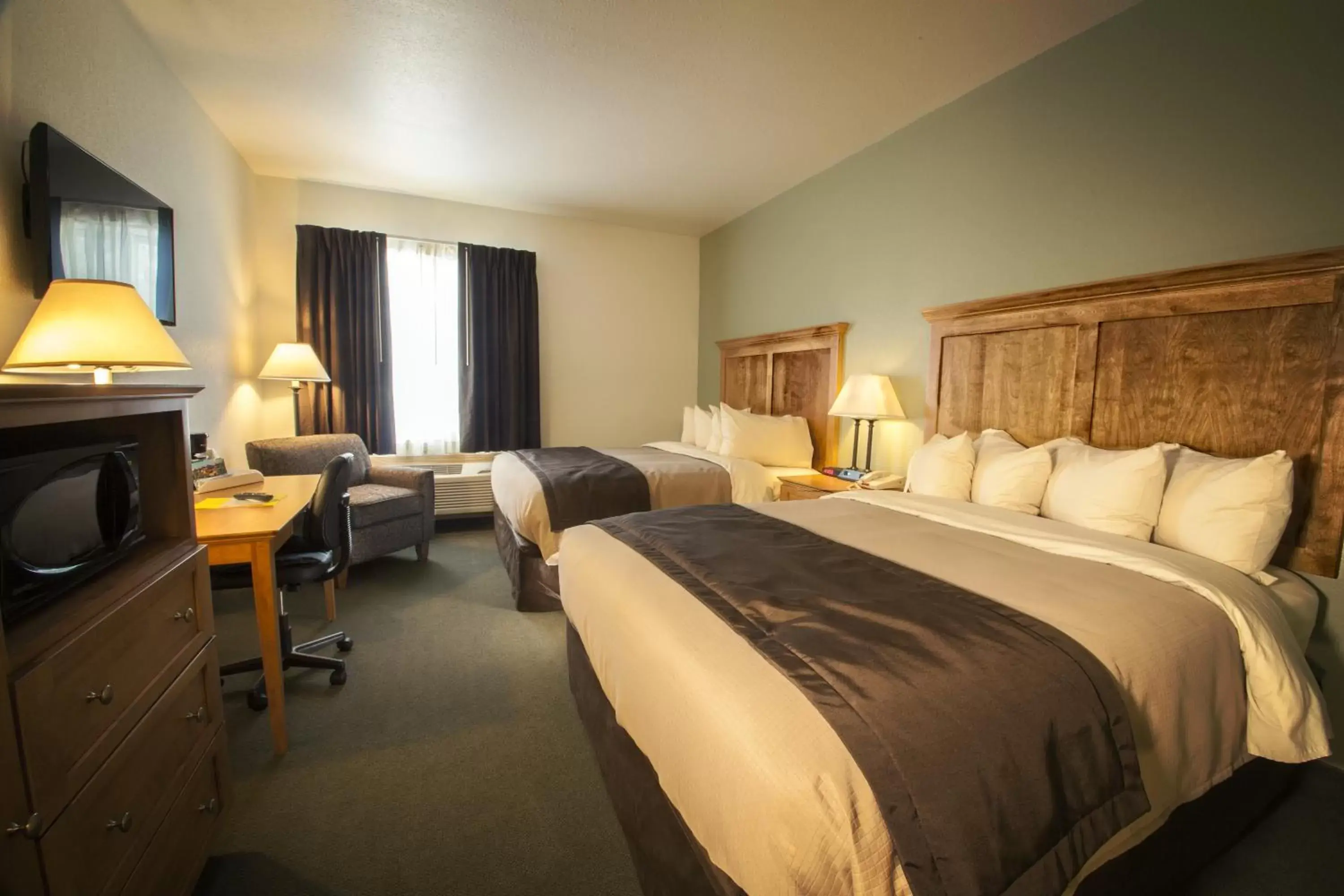 Bed in Junction Inn Suites & Conference Center