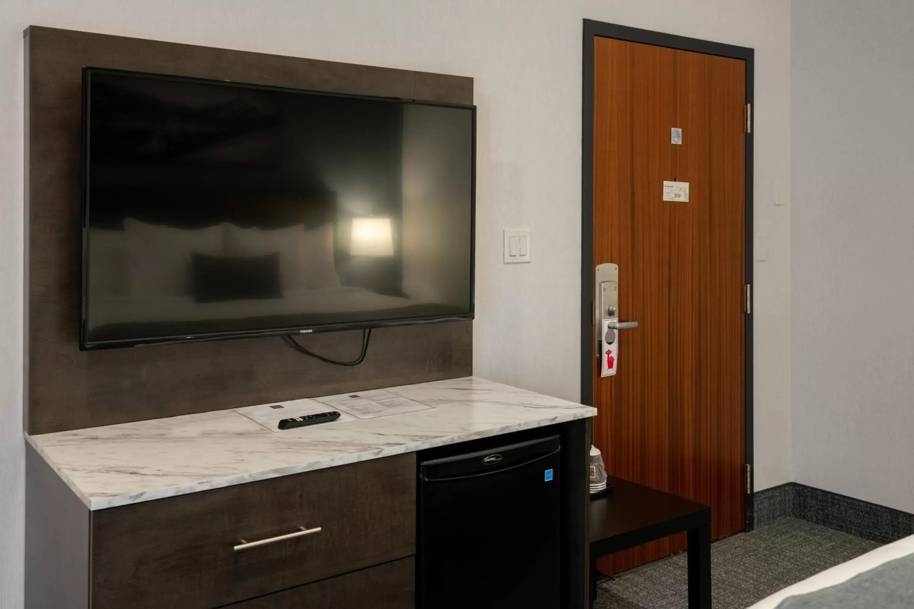 TV and multimedia, TV/Entertainment Center in Red Carpet Inn