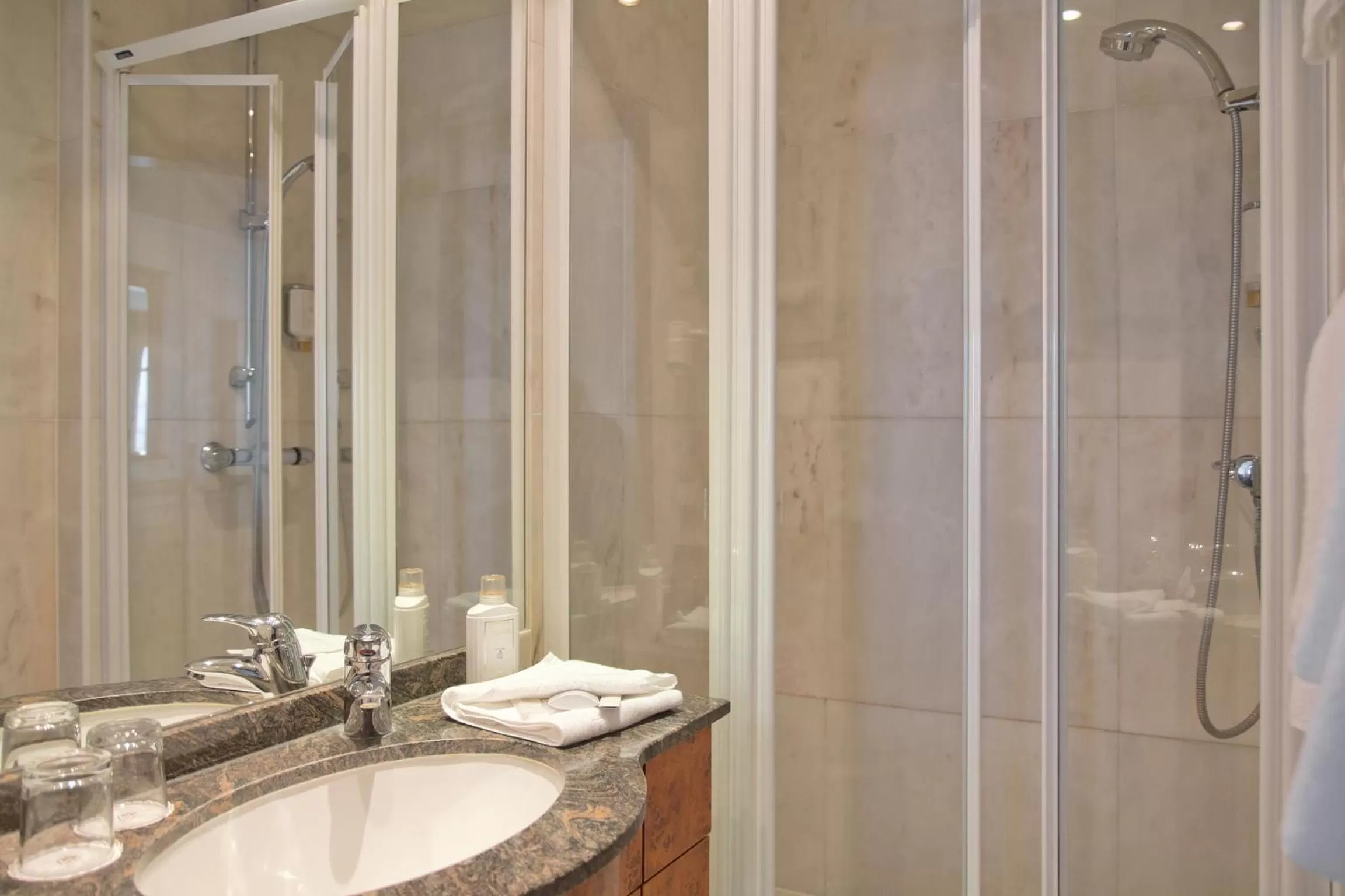 Bathroom in SEETELHOTEL Ostseeresidenz Ahlbeck