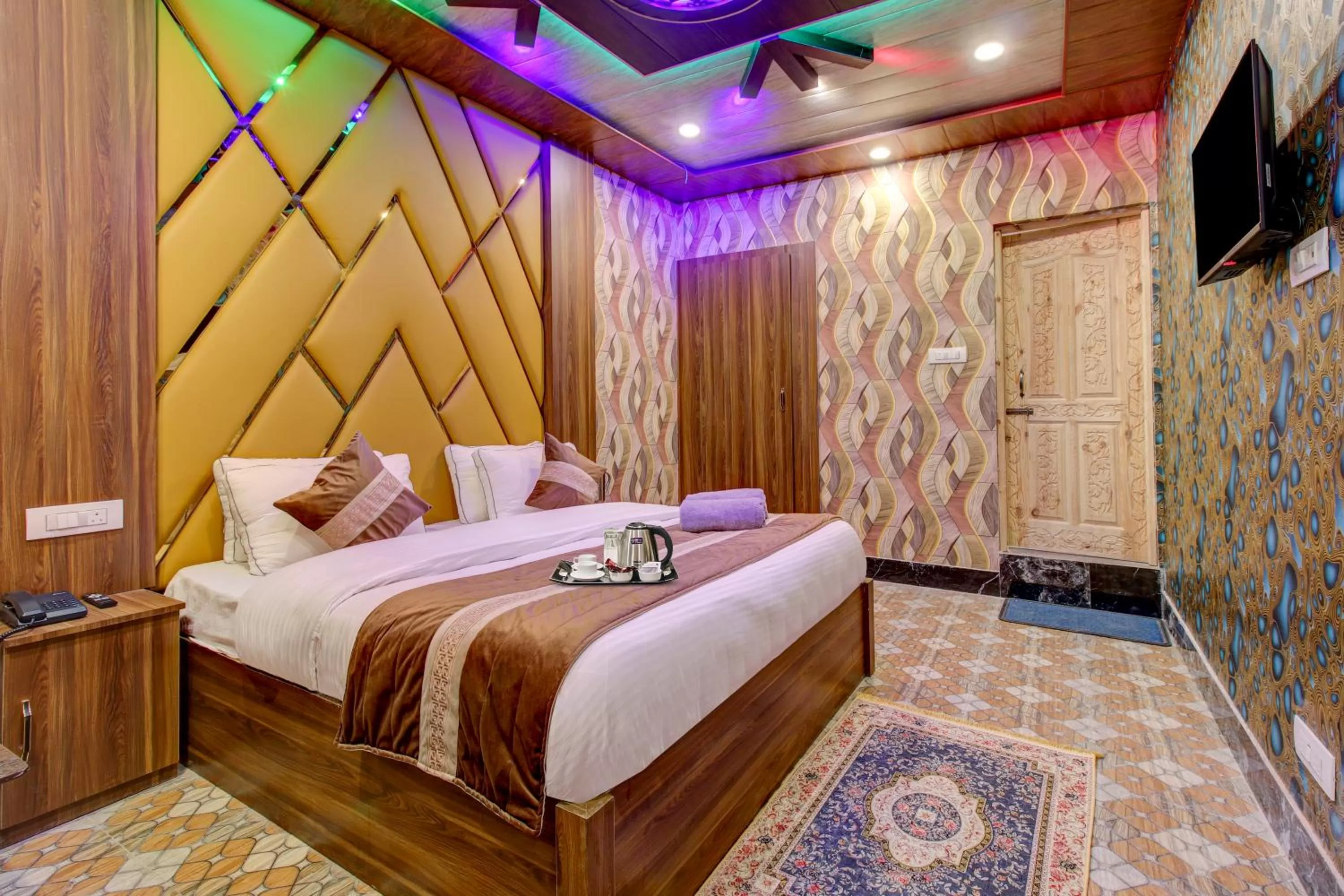 Bed in HOTEL ROYAL HAMEED