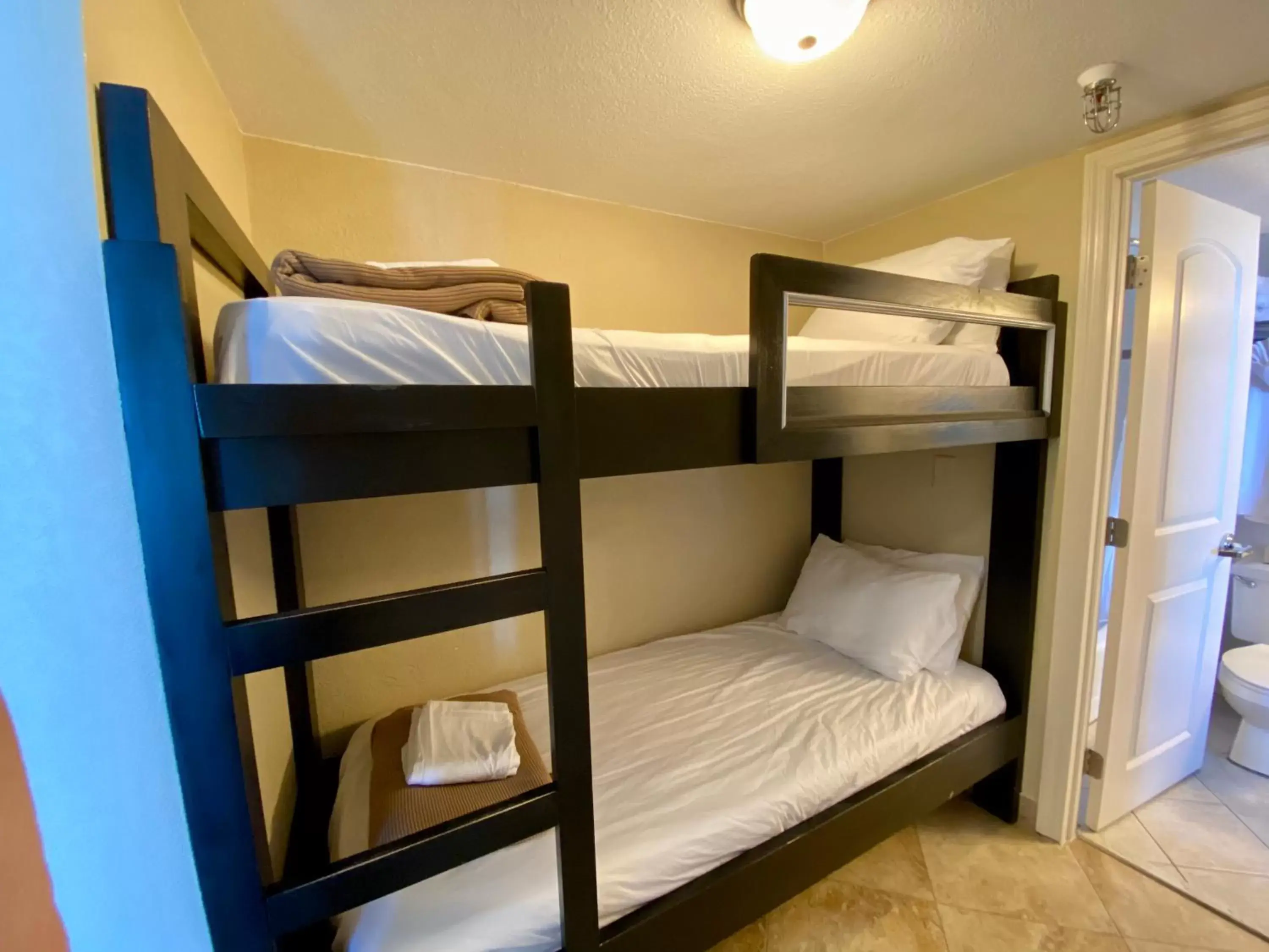 Bunk Bed in Radisson Suite Hotel Oceanfront