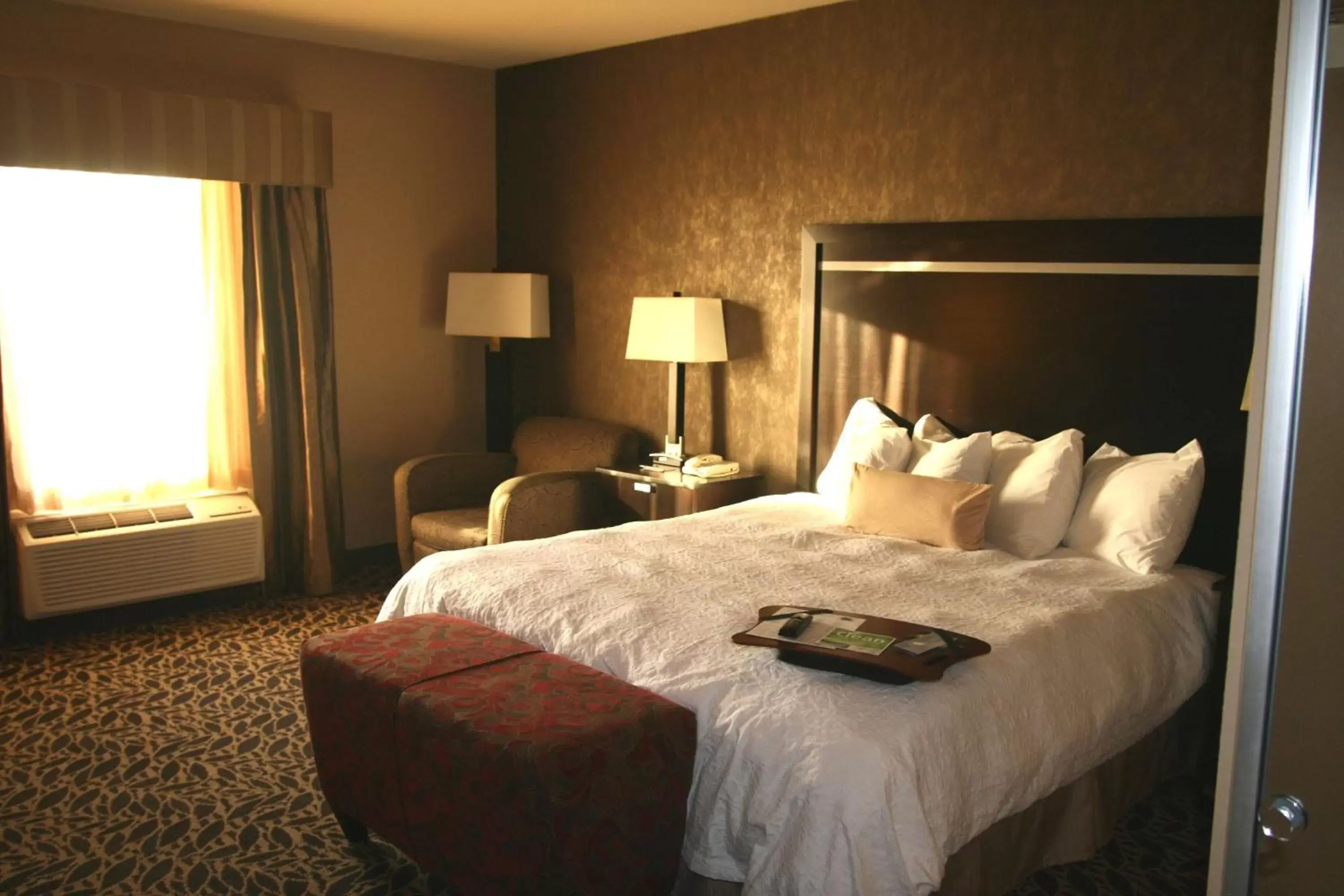 Photo of the whole room, Bed in Hampton Inn & Suites Bay City