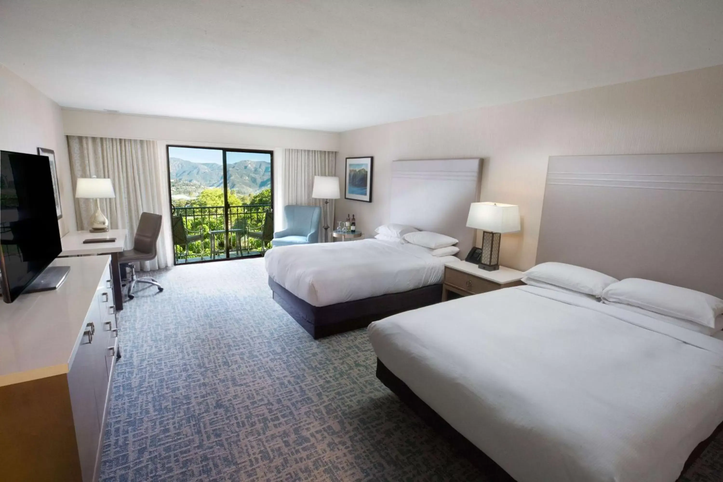 Bedroom in Hilton Santa Barbara Beachfront Resort