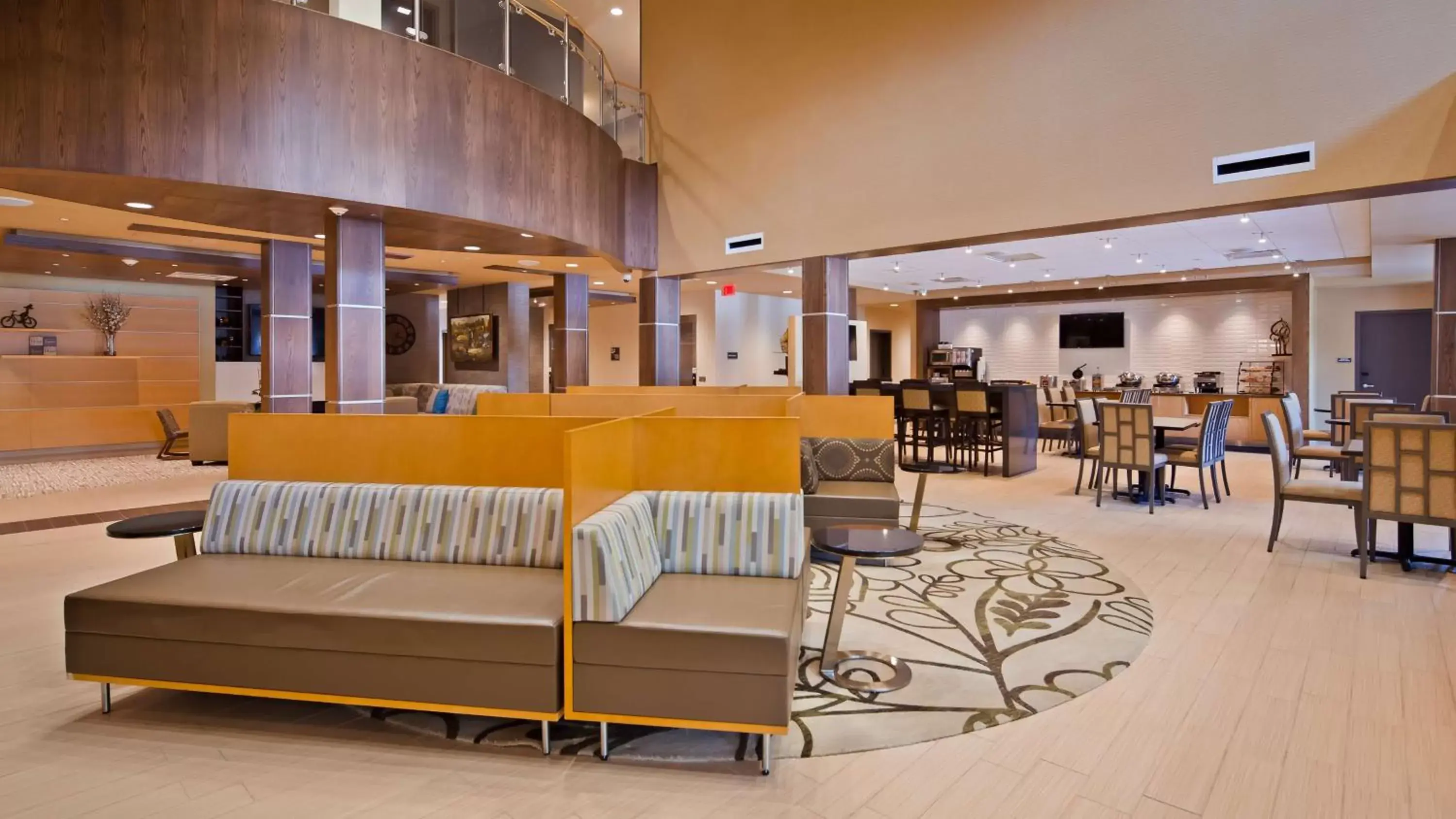 Lobby or reception, Restaurant/Places to Eat in Best Western Plus Franciscan Square Inn & Suites Steubenville