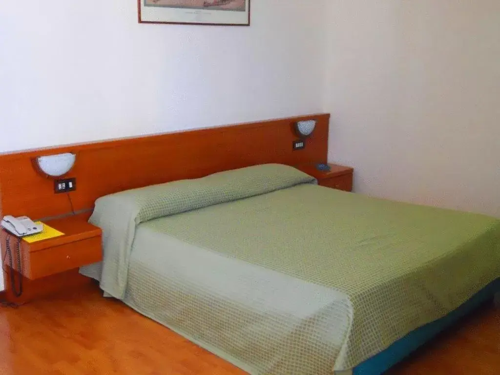Bed in Hotel Traghetto