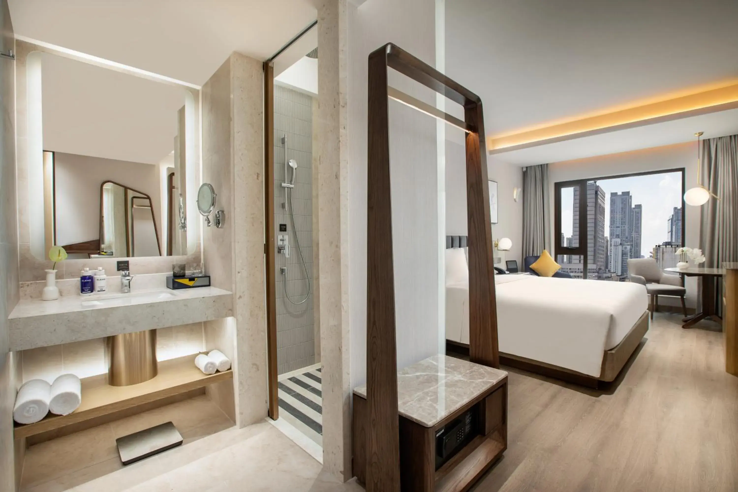 Photo of the whole room, Bathroom in voco Nanjing Oriental Pearl