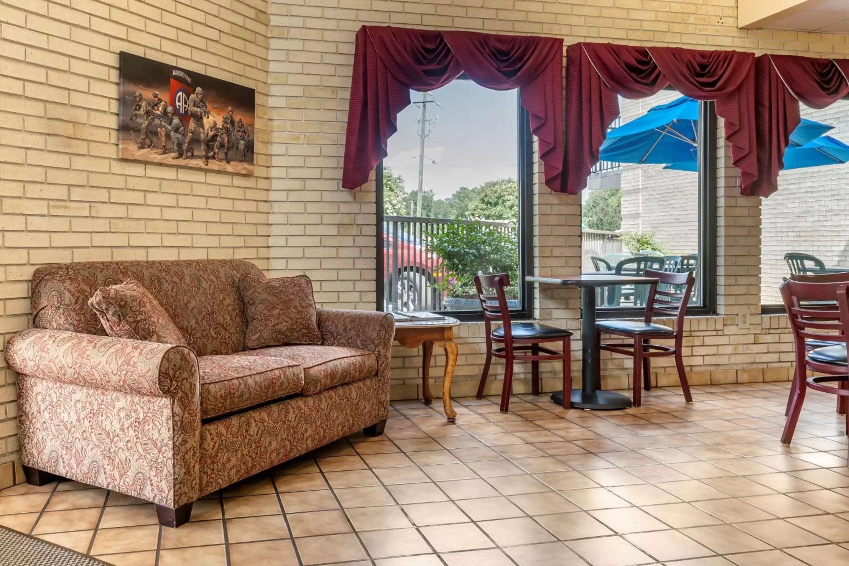 Lobby or reception, Seating Area in Econo Lodge Fayetteville