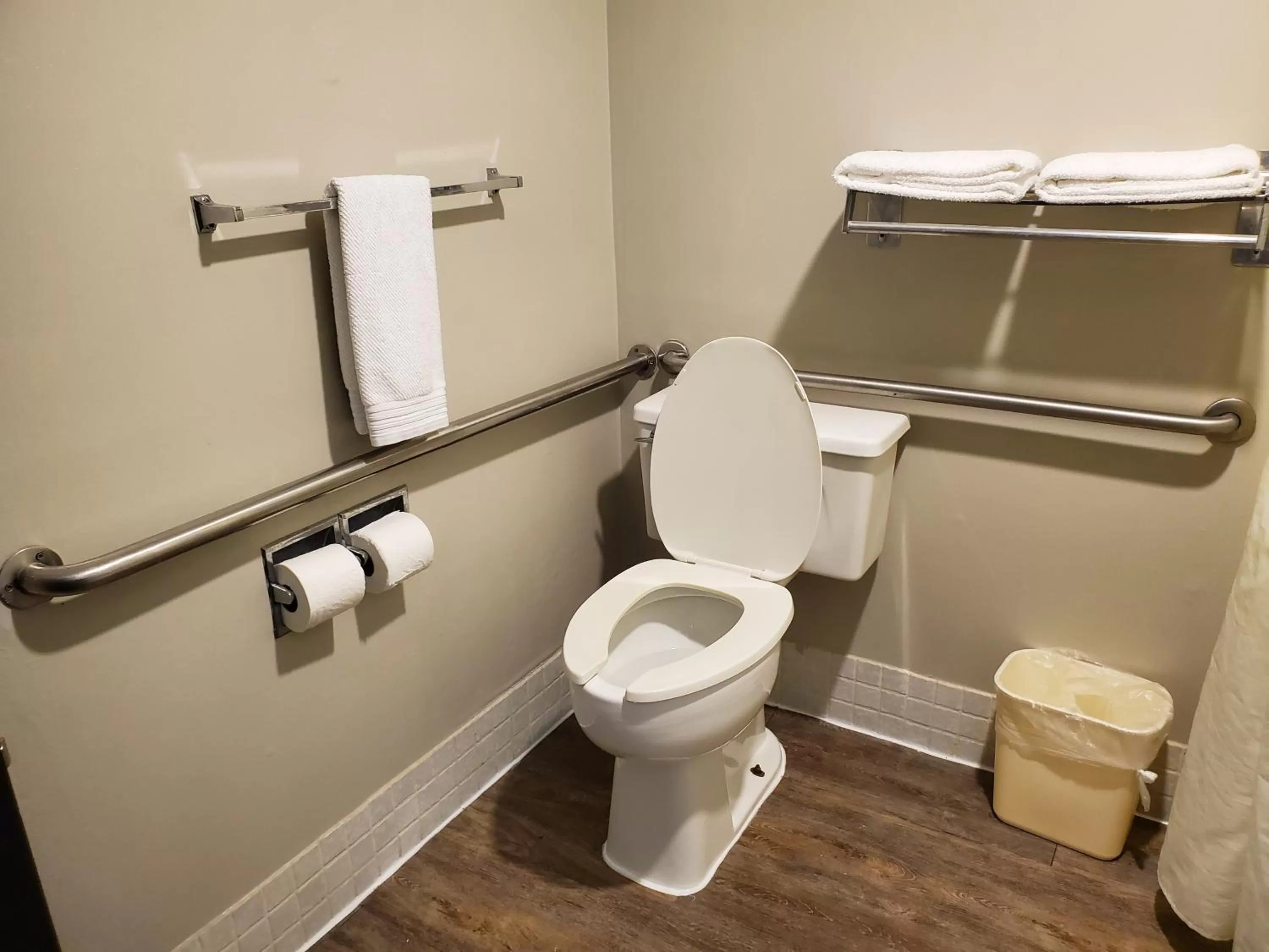 Bathroom in Araamda Inn
