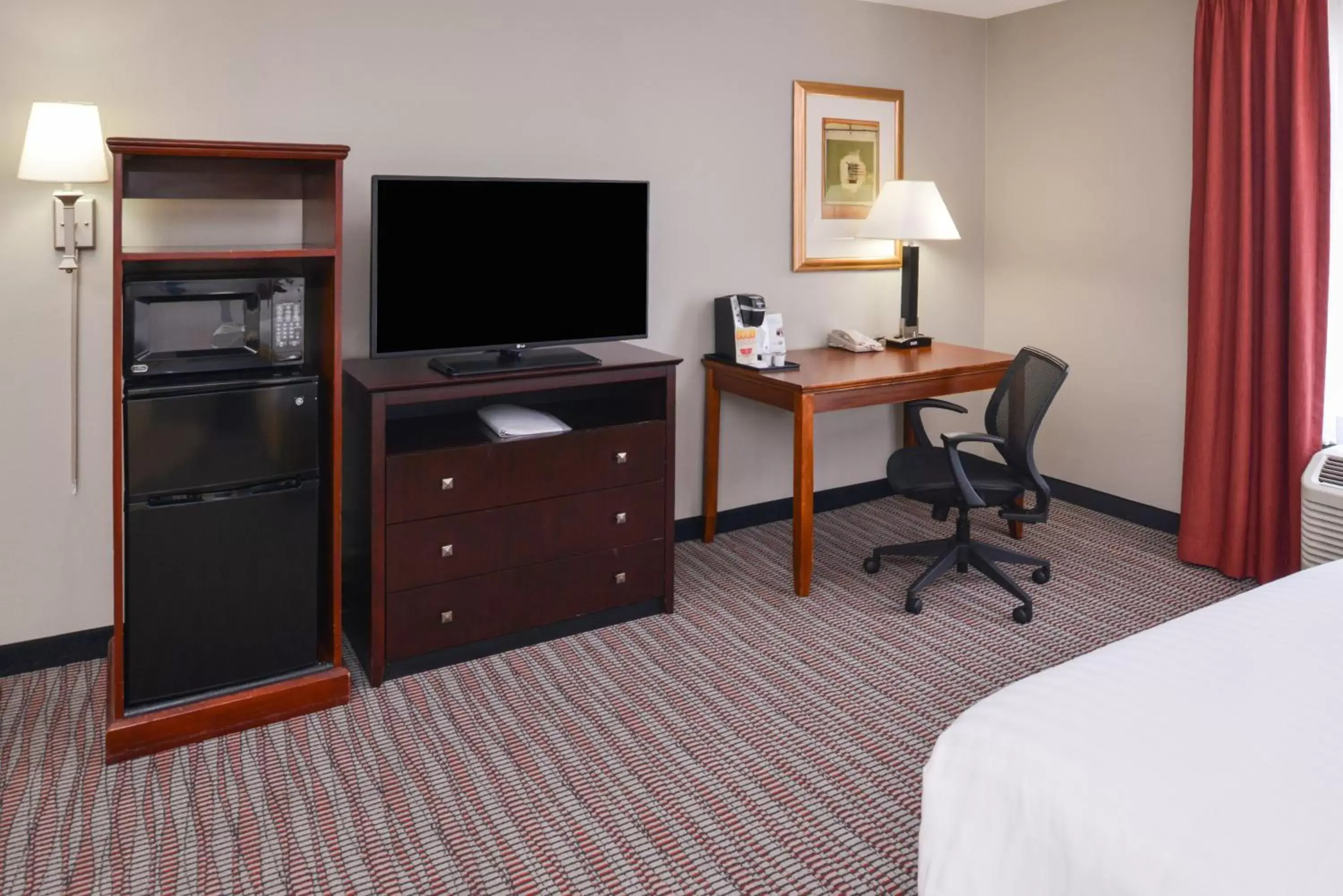 Photo of the whole room, TV/Entertainment Center in Holiday Inn Express Hotel & Suites North Little Rock, an IHG Hotel