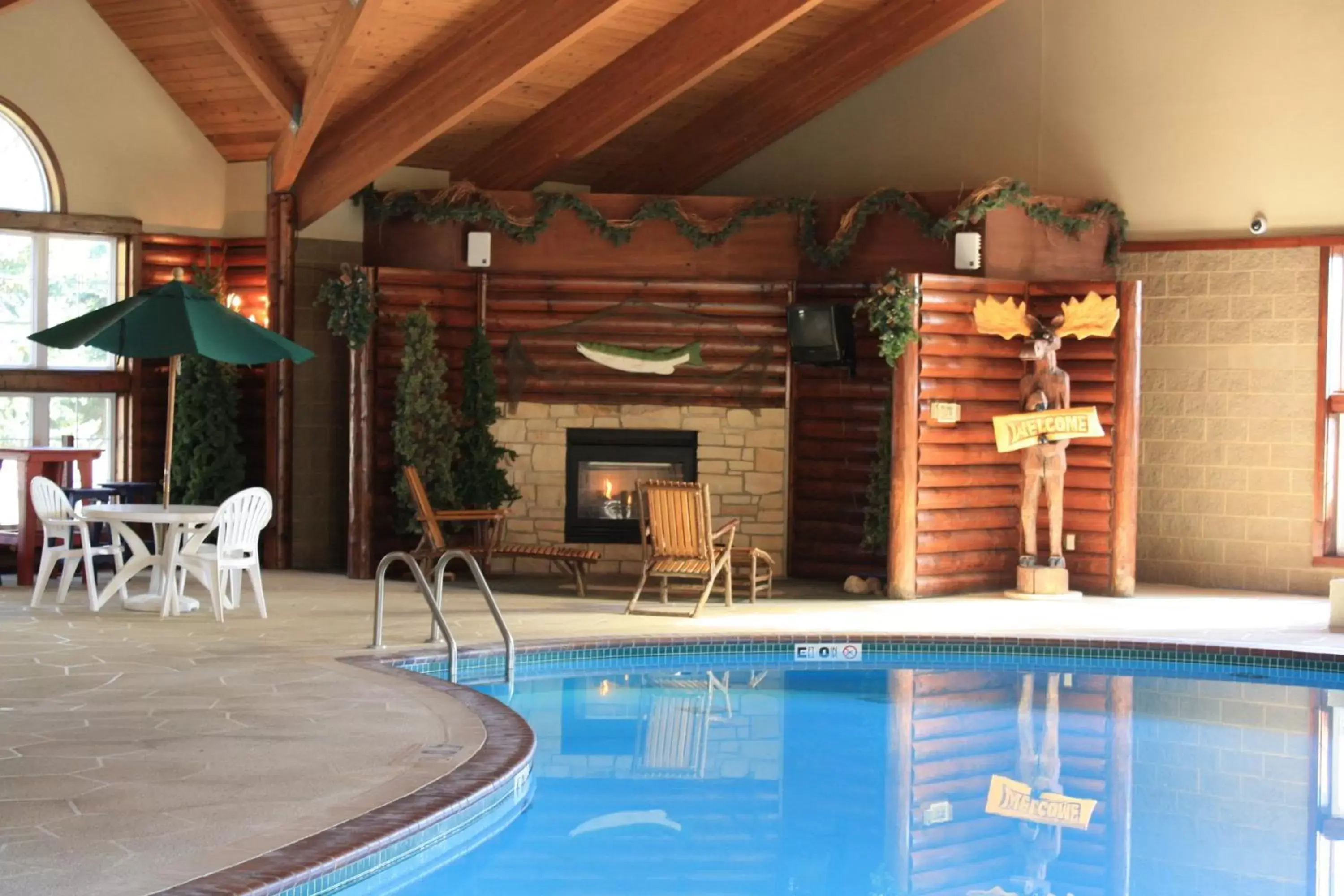 Swimming Pool in Stoney Creek Hotel Wausau - Rothschild