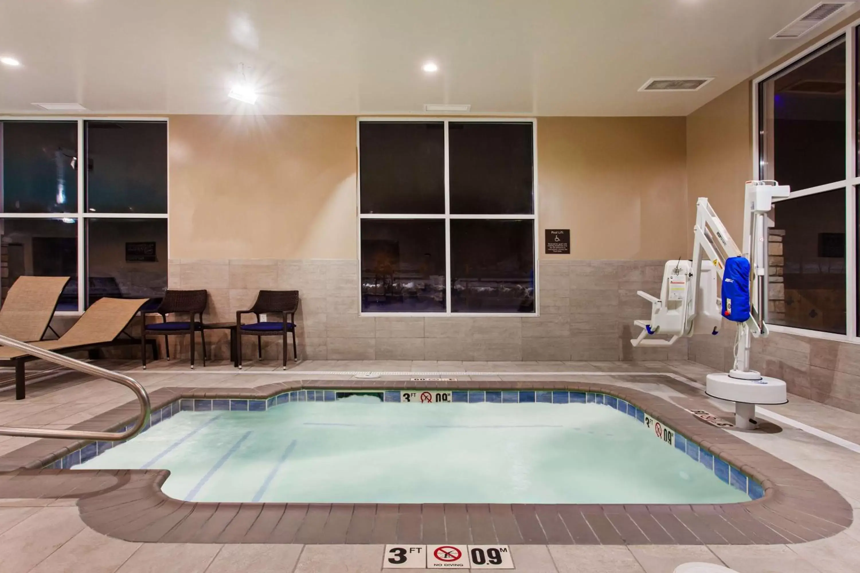 Sports, Swimming Pool in Hampton Inn & Suites Leavenworth