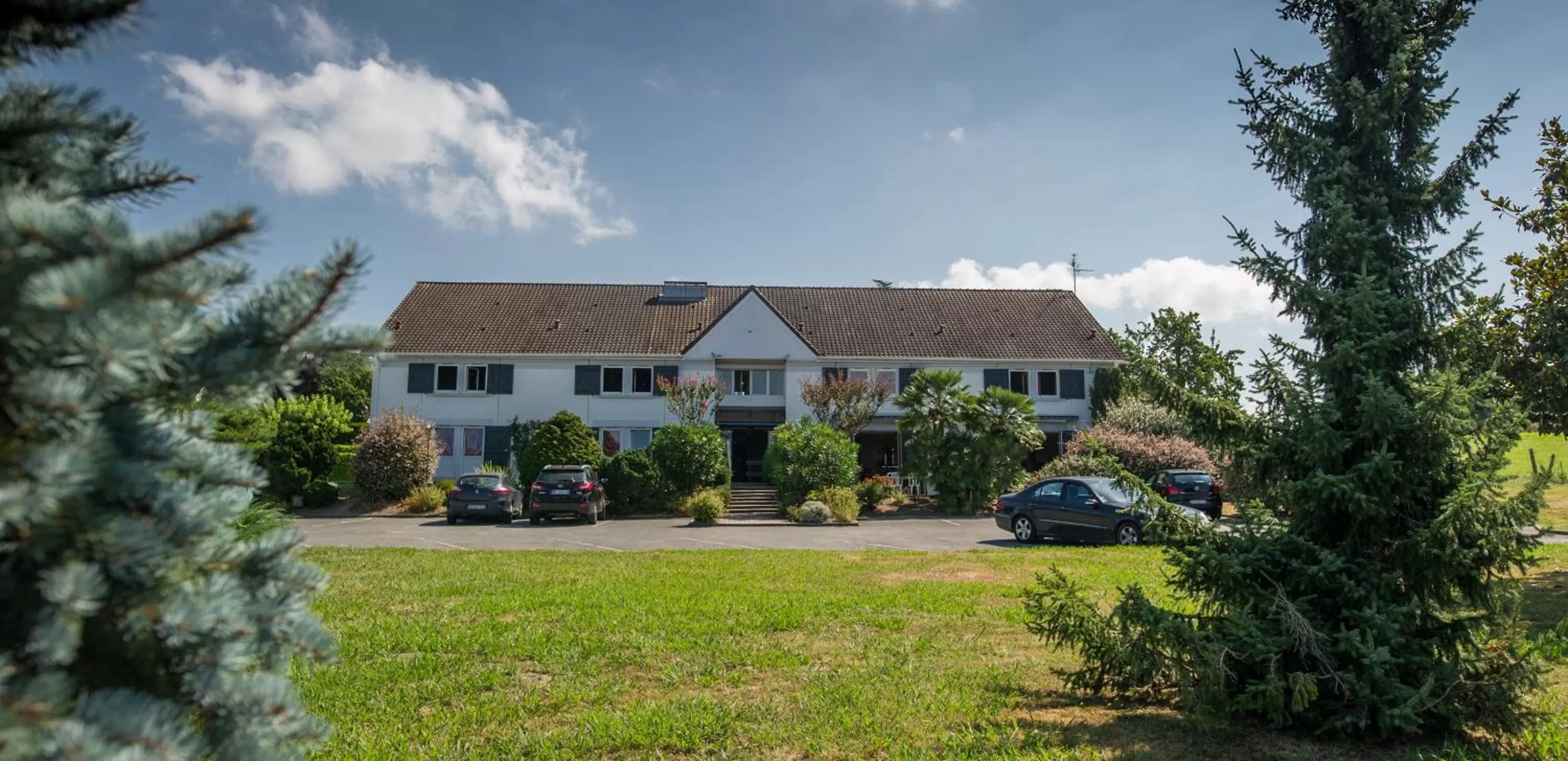 Property building in Kyriad Orthez