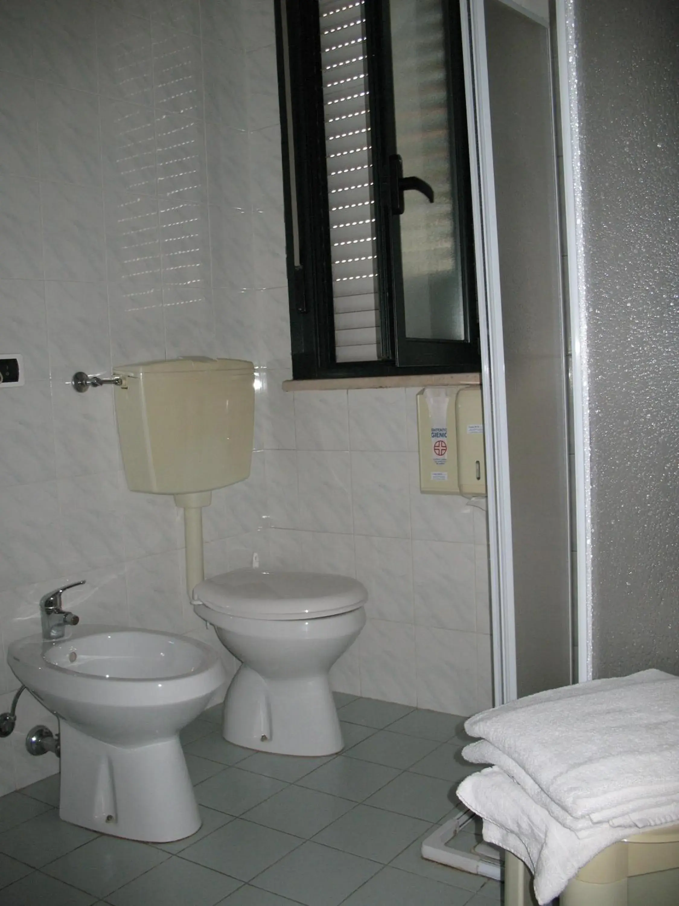 Toilet, Bathroom in Hotel Classicano