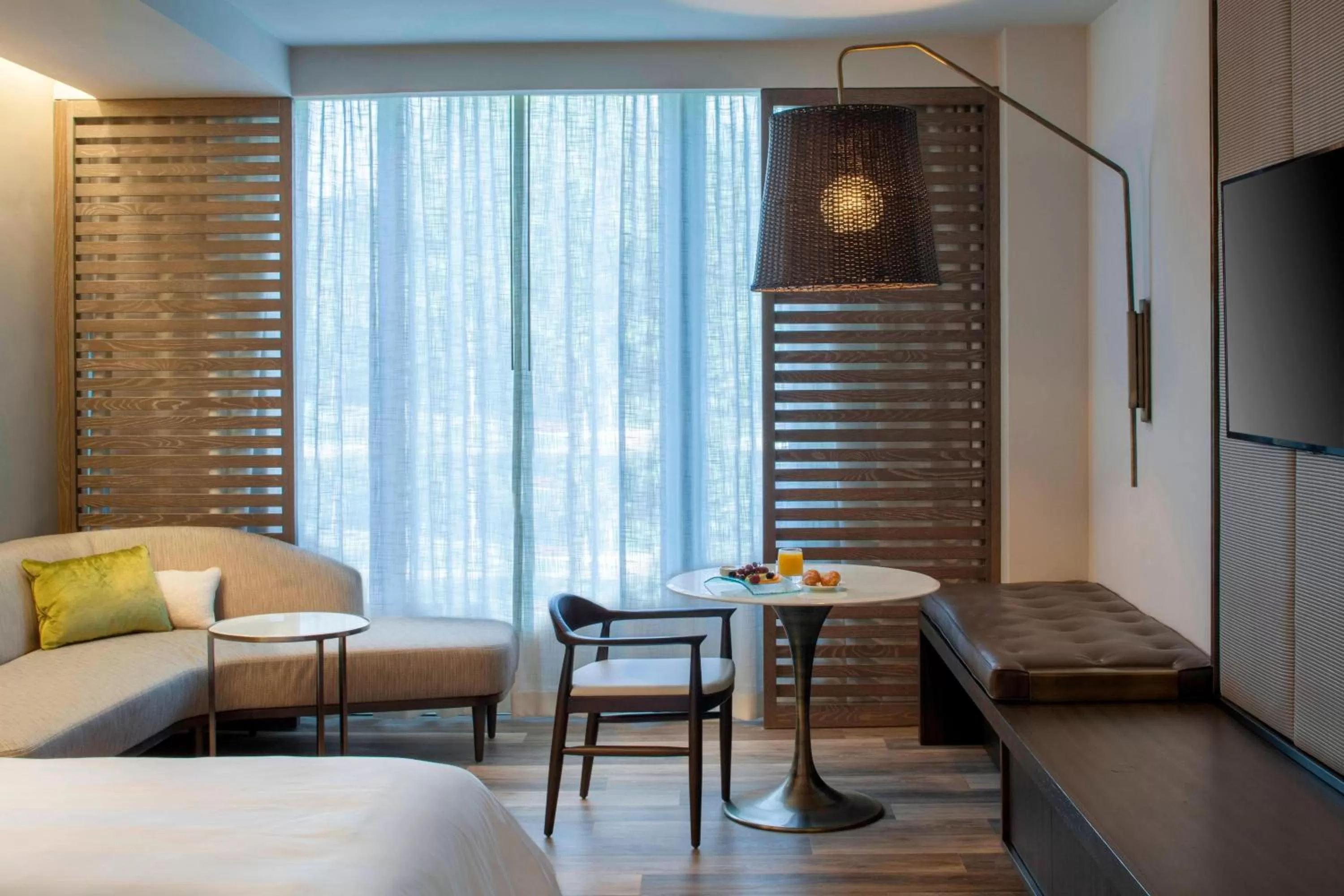 Living room, Bed in Sawgrass Marriott Golf Resort & Spa