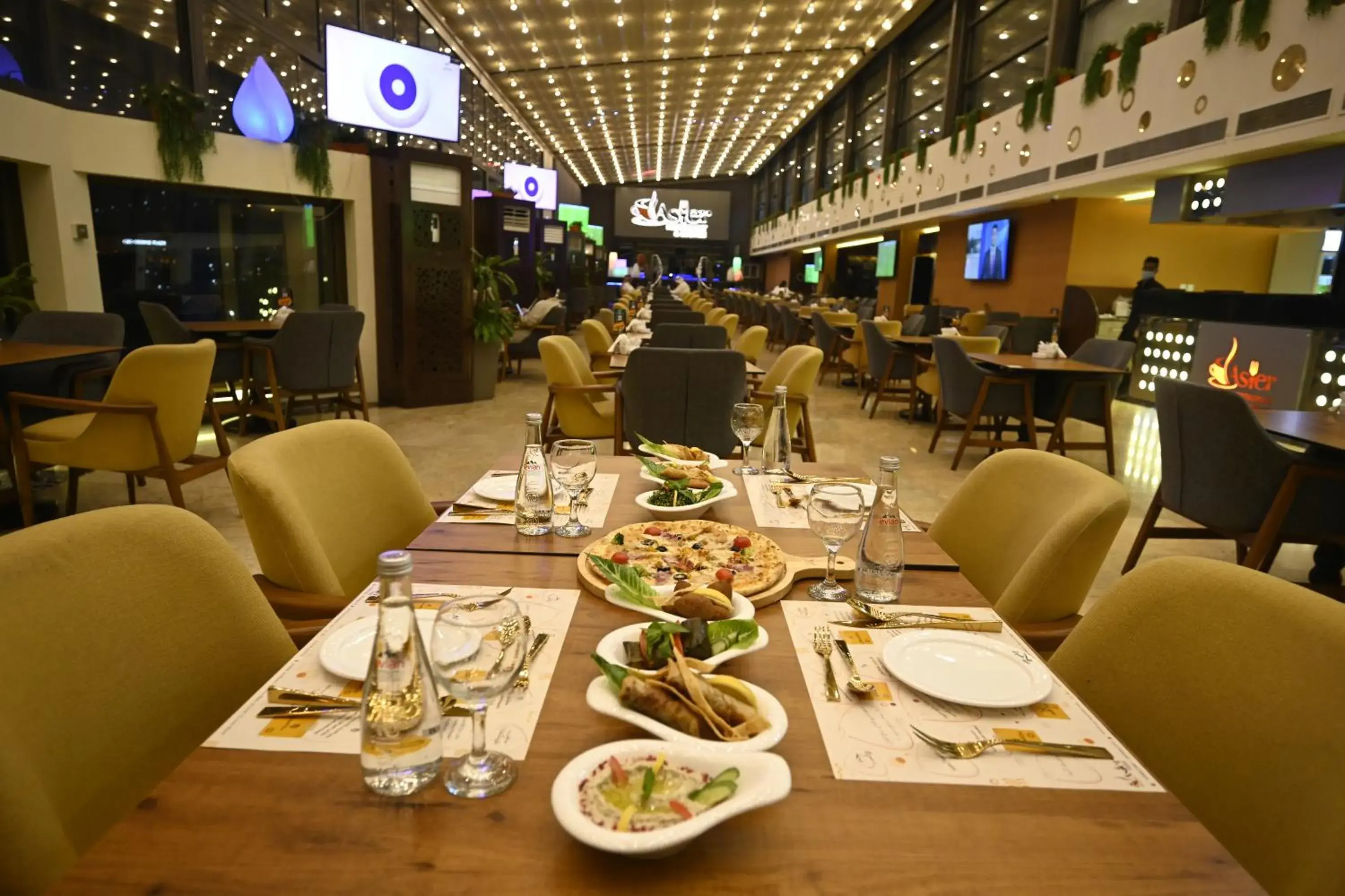 Restaurant/Places to Eat in ASTER HOTEL