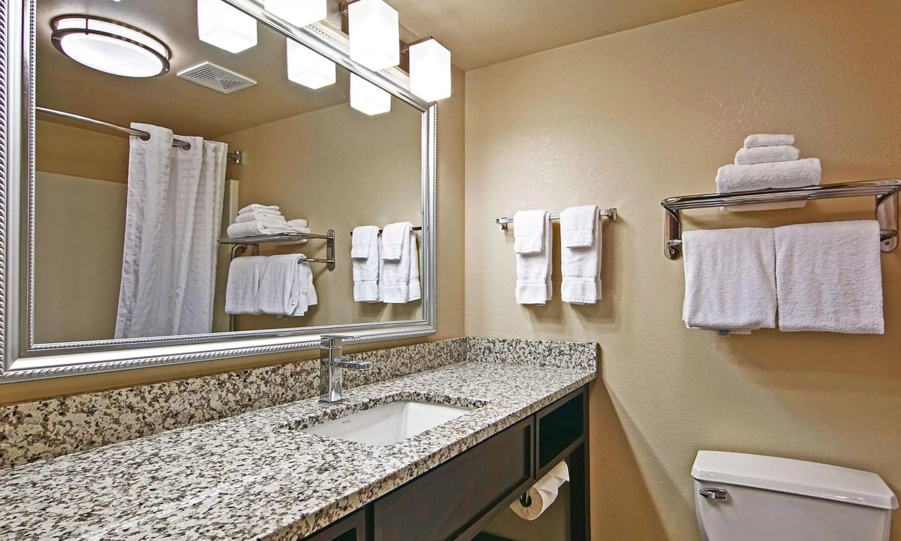 Bedroom, Bathroom in Comfort Inn & Suites Copley Akron
