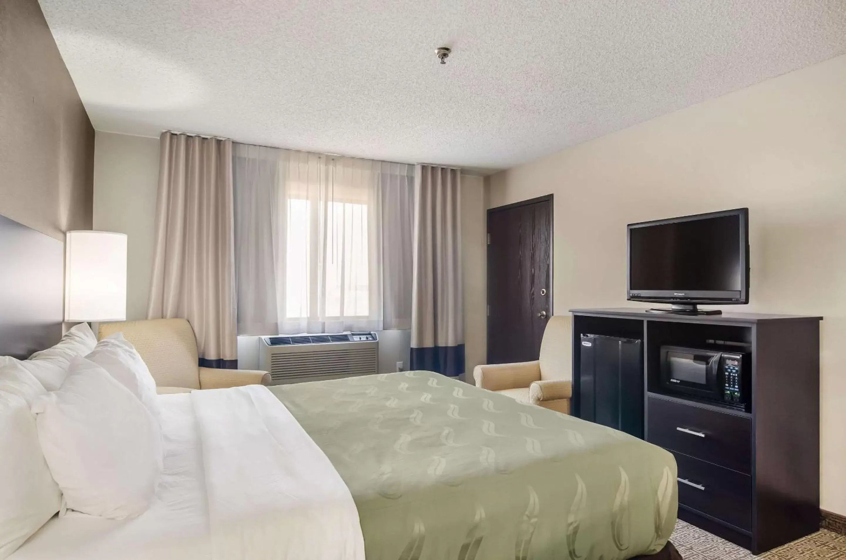 Photo of the whole room, Bed in Quality Inn Goodland, KS near Northwest Kansas Technical College