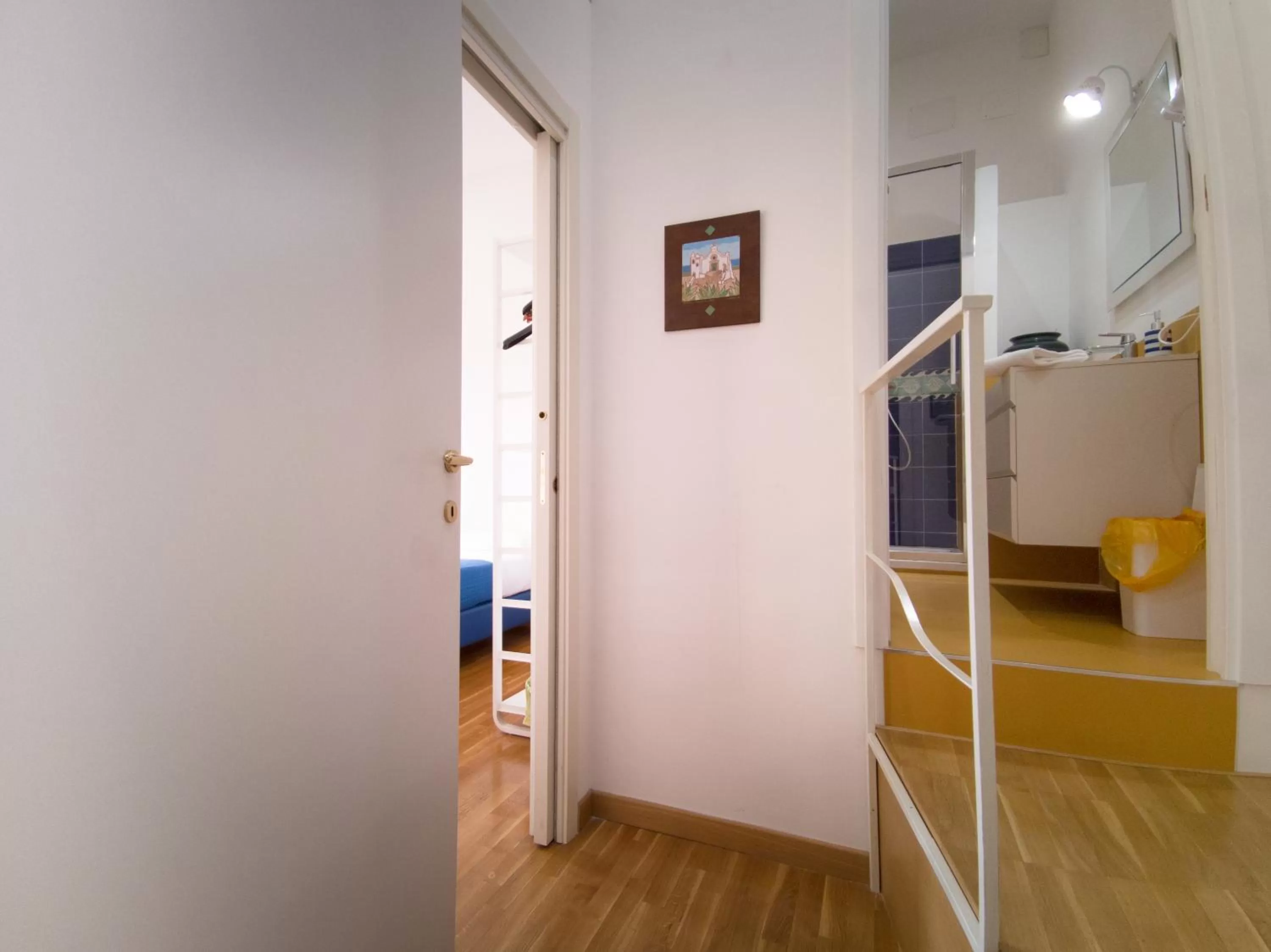 Photo of the whole room in 5 sirene