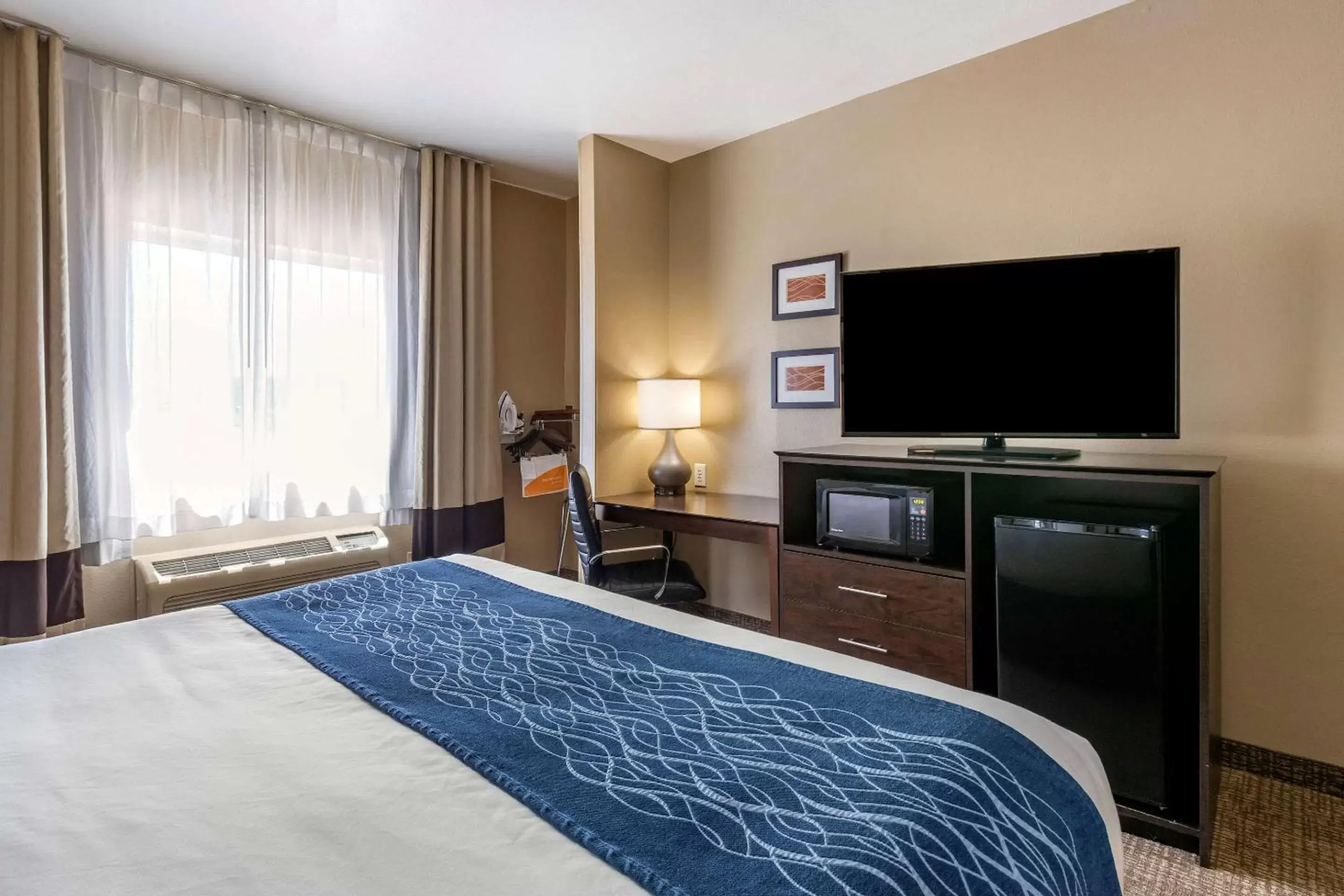 Bedroom, Bed in Comfort Inn & Suites Waterloo – Cedar Falls