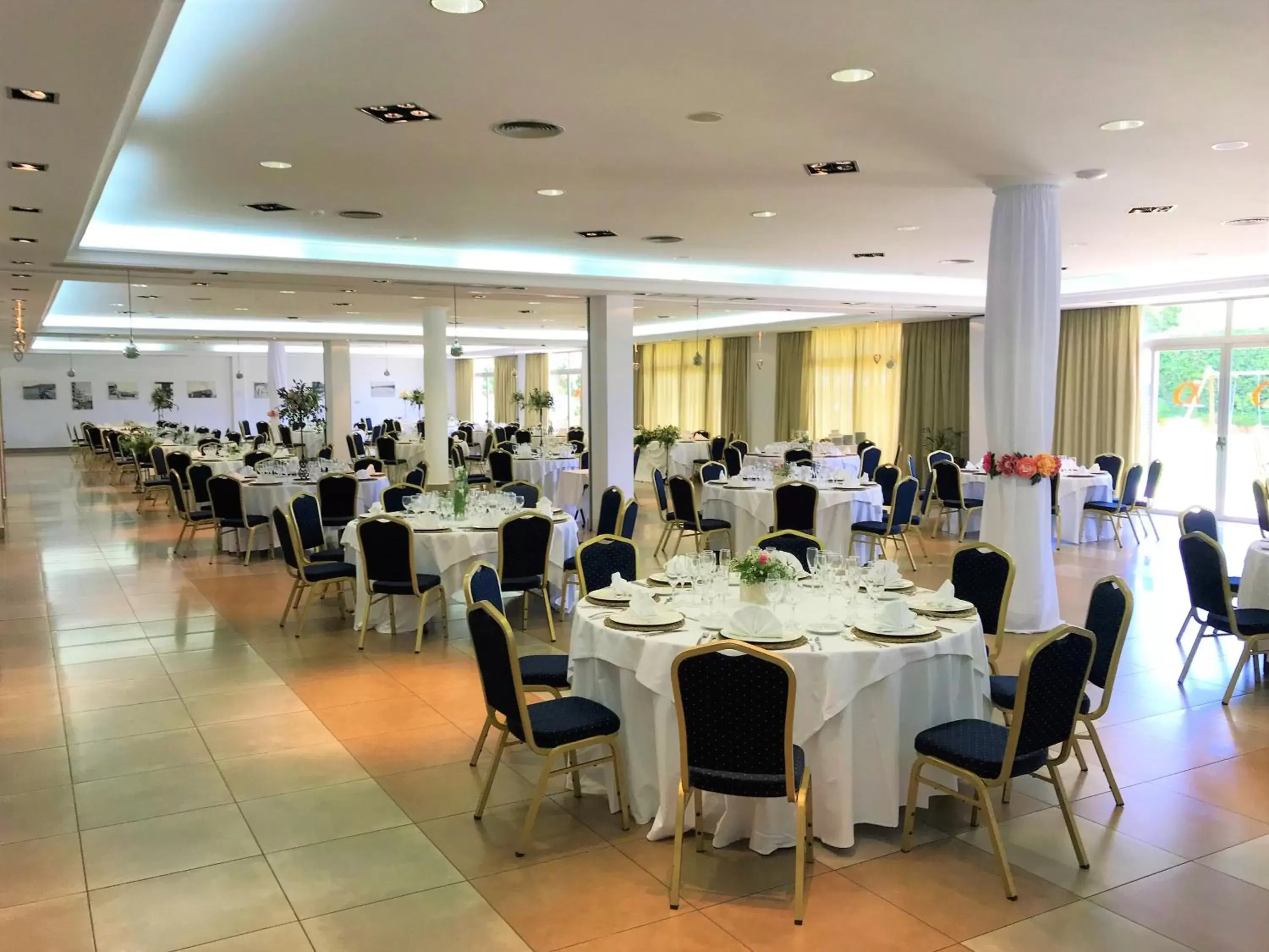 Banquet/Function facilities, Restaurant/Places to Eat in Hotel Montera Plaza