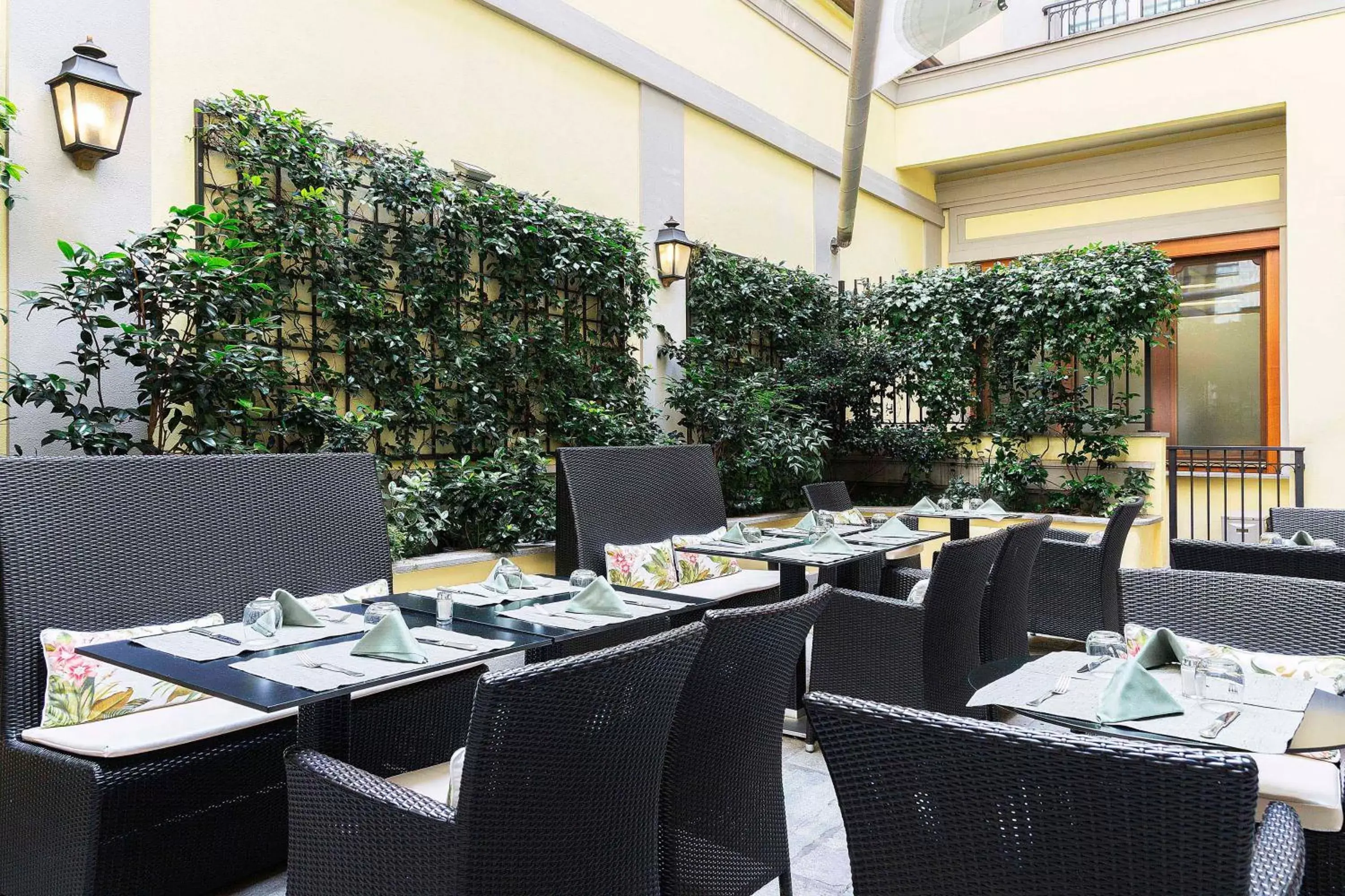 Garden, Restaurant/Places to Eat in Hotel Manzoni