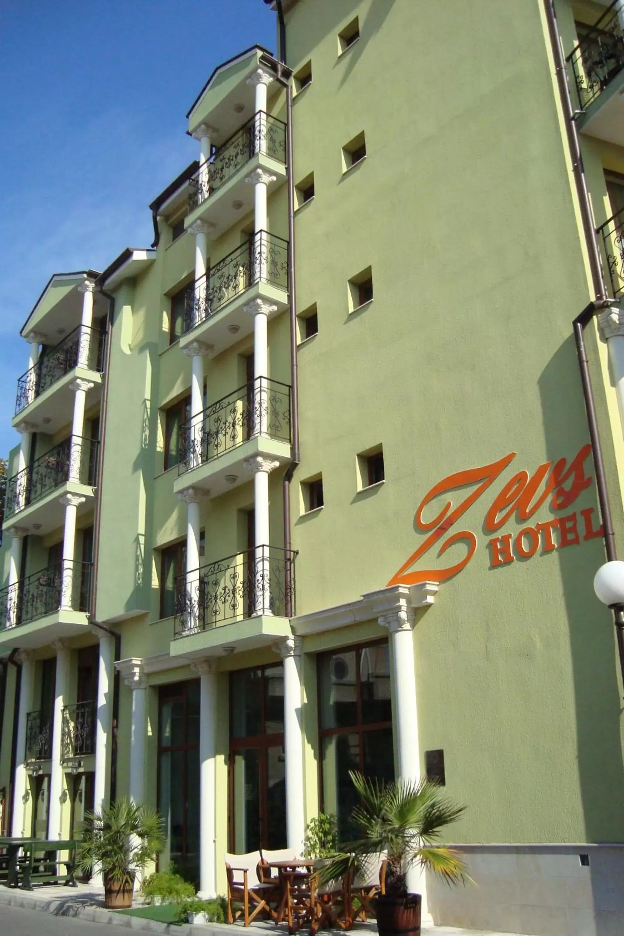 Facade/entrance, Property Building in Hotel Zeus