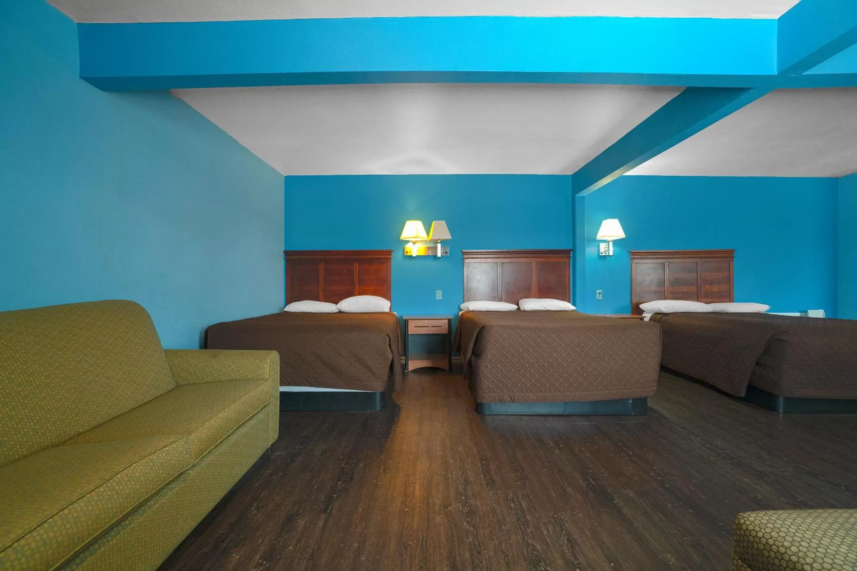 Bedroom in Plaza Motel Corpus Christi by OYO