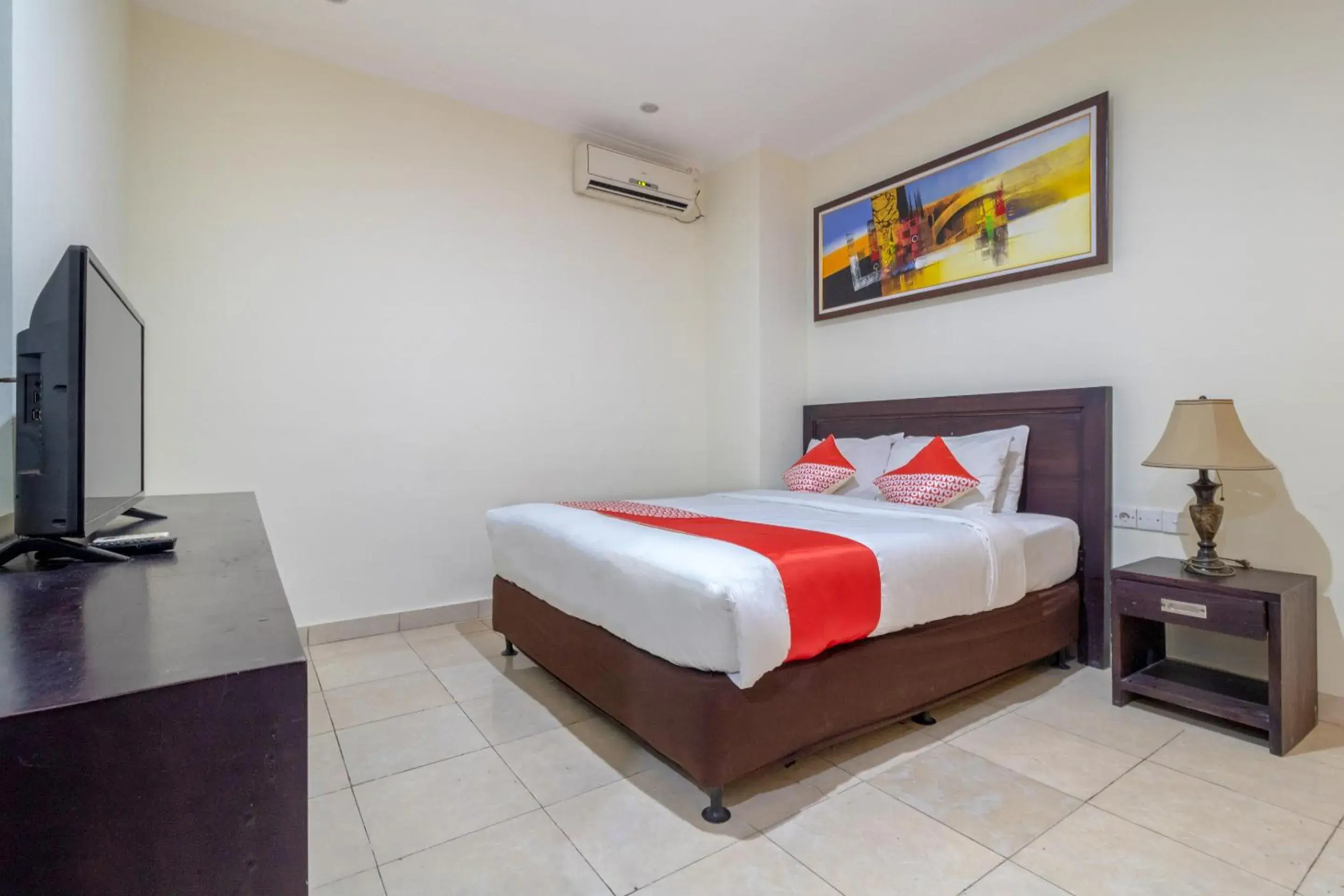 Bedroom, Bed in SUPER OYO Flagship 2688 Guntur Hotel