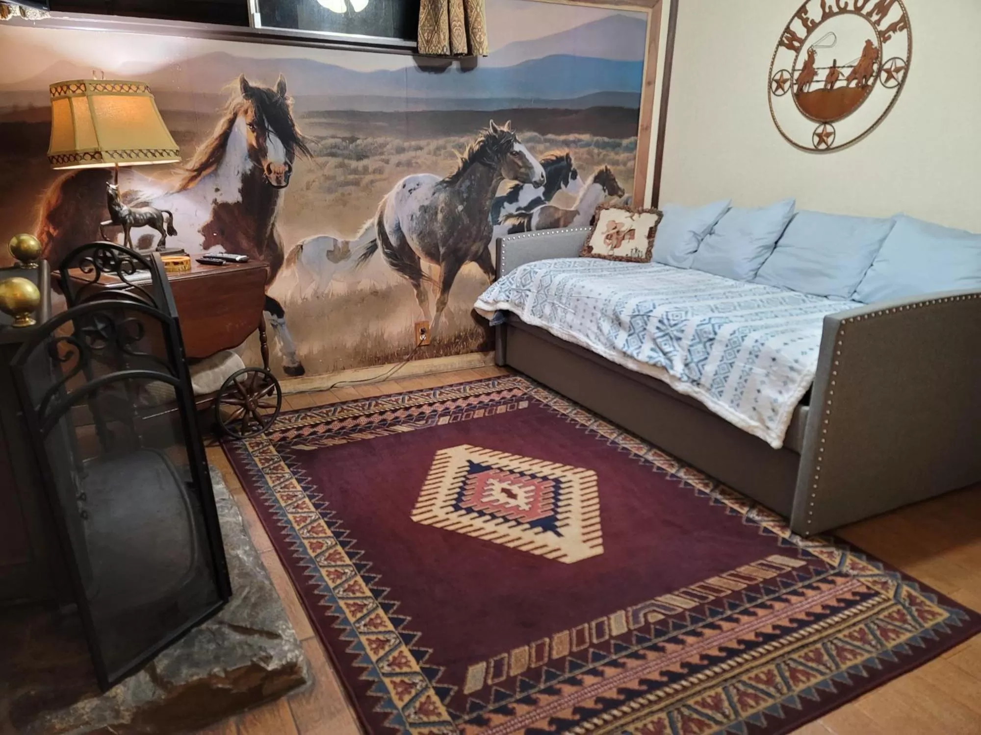 Seating Area in Hillcrest Suites & Cabins