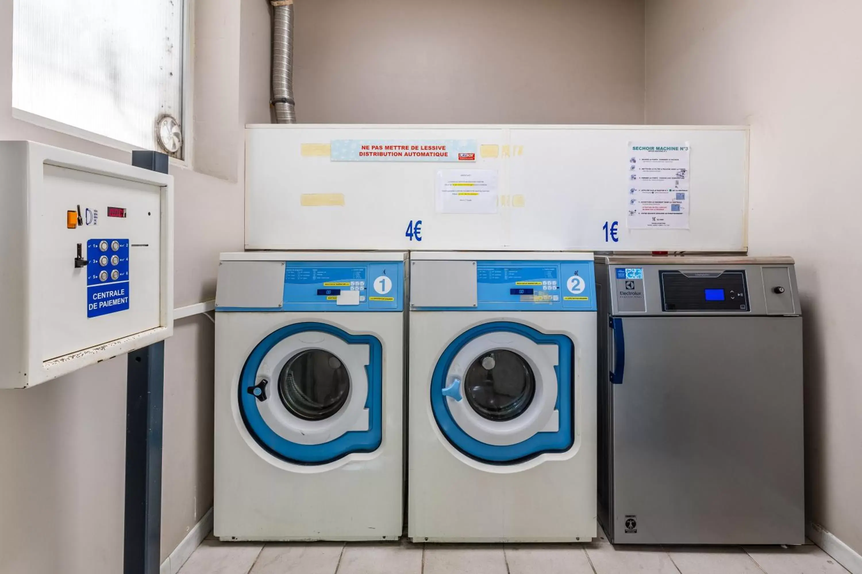 washing machine in Résidence Les Cordeliers