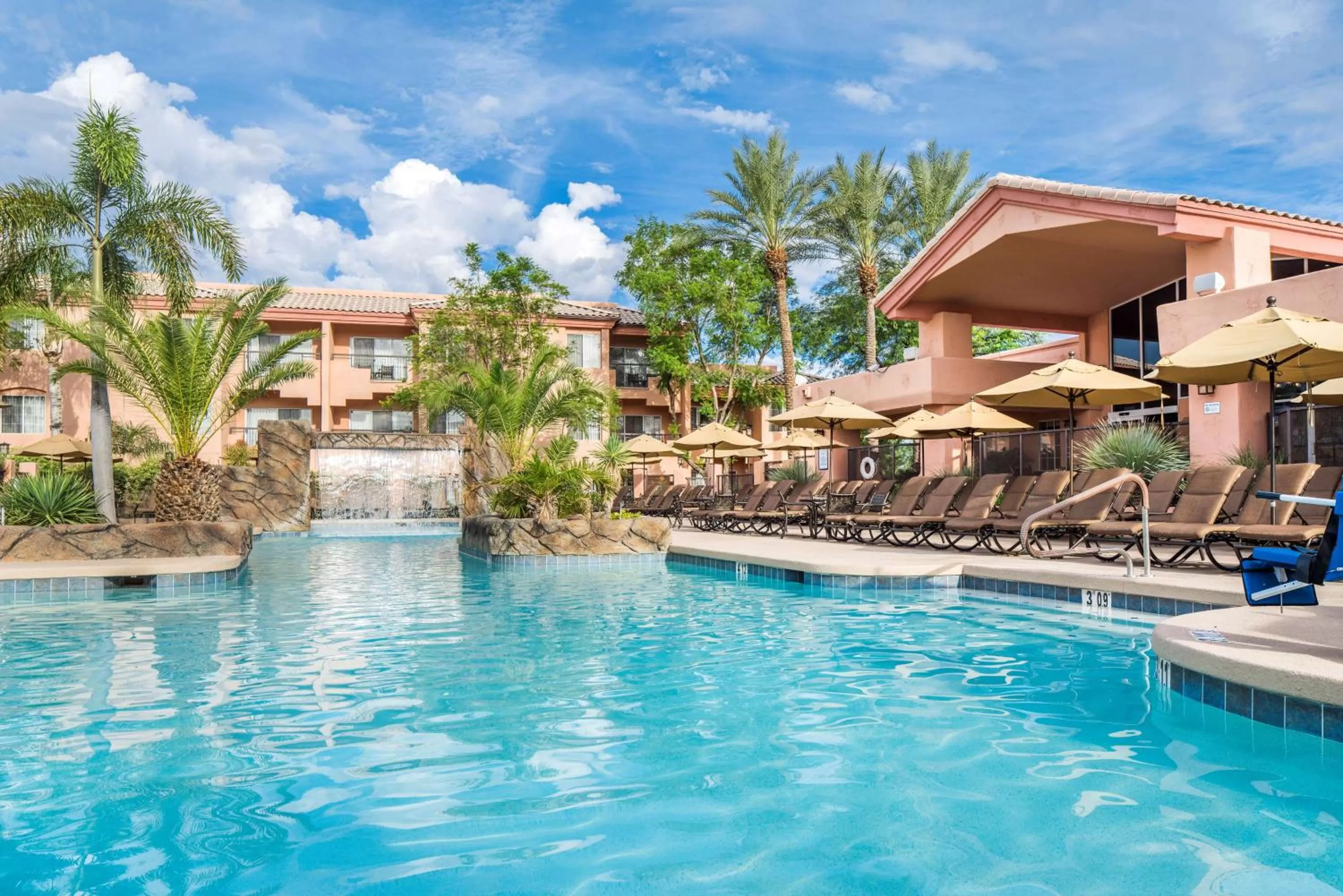 Swimming pool in Hilton Vacation Club Scottsdale Villa Mirage