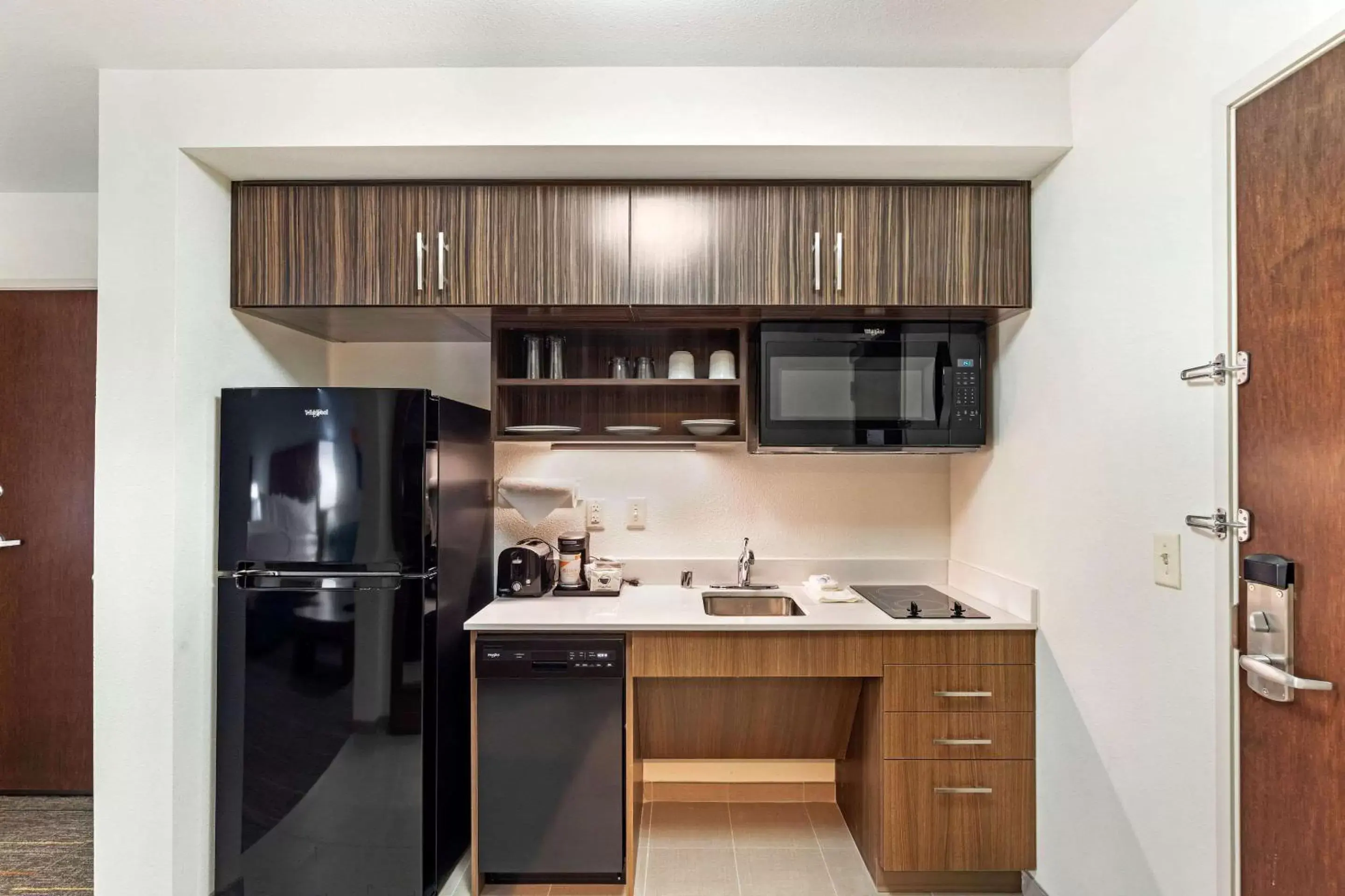 Photo of the whole room, Kitchen/Kitchenette in MainStay Suites Lancaster Dallas South