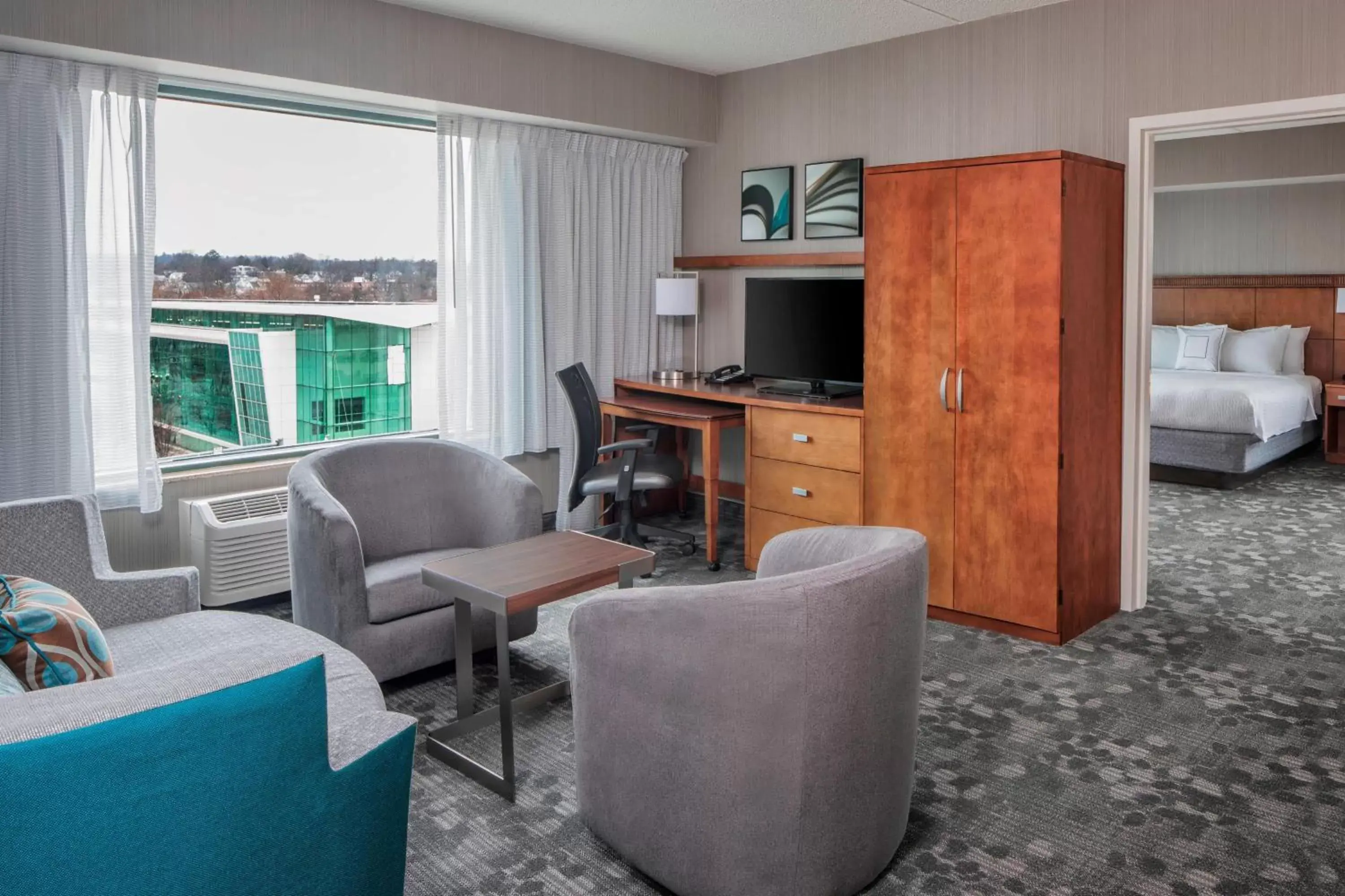 Bedroom, Seating Area in Courtyard by Marriott Stamford Downtown