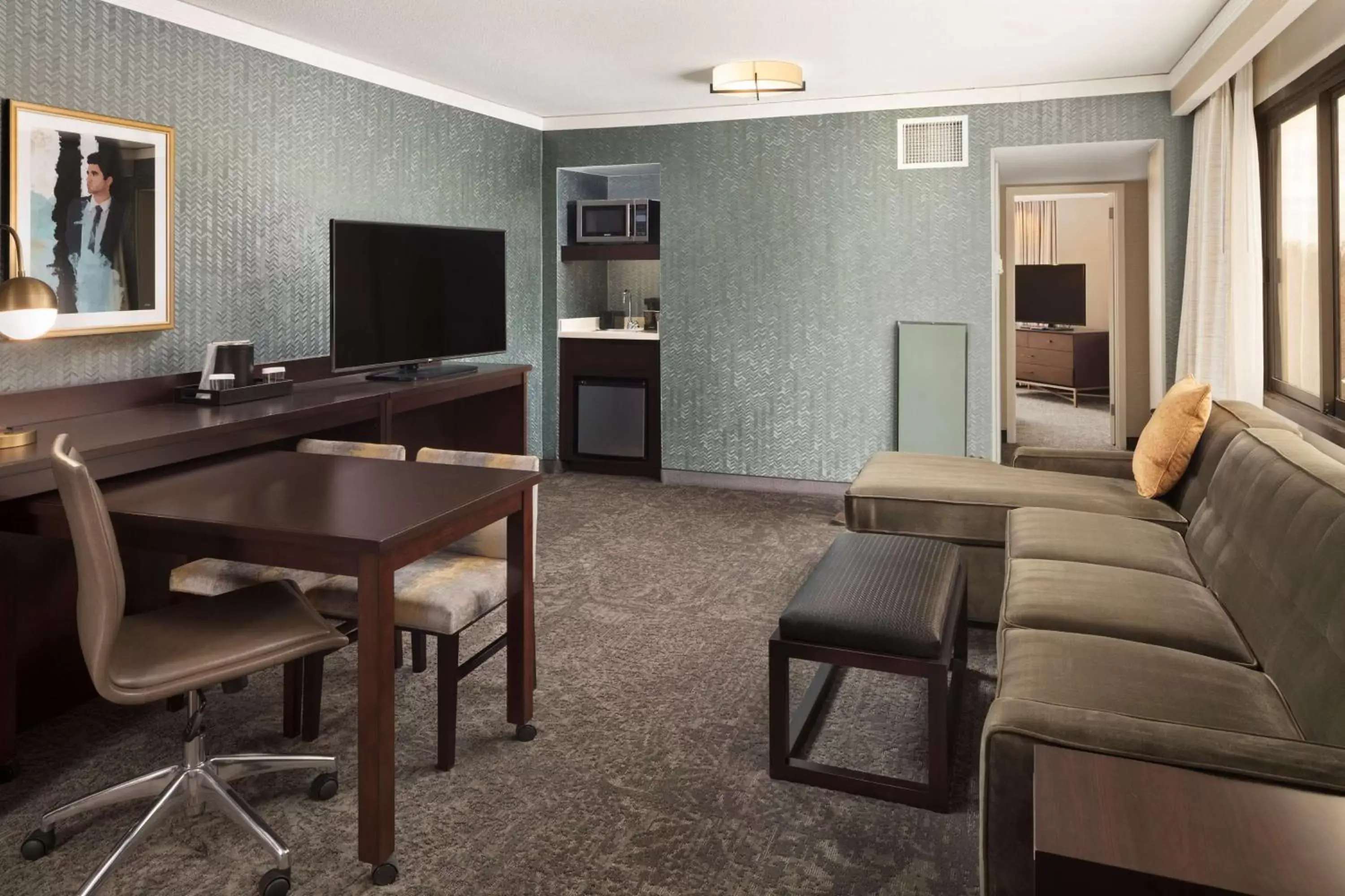 Bedroom, Seating Area in Embassy Suites Tysons Corner