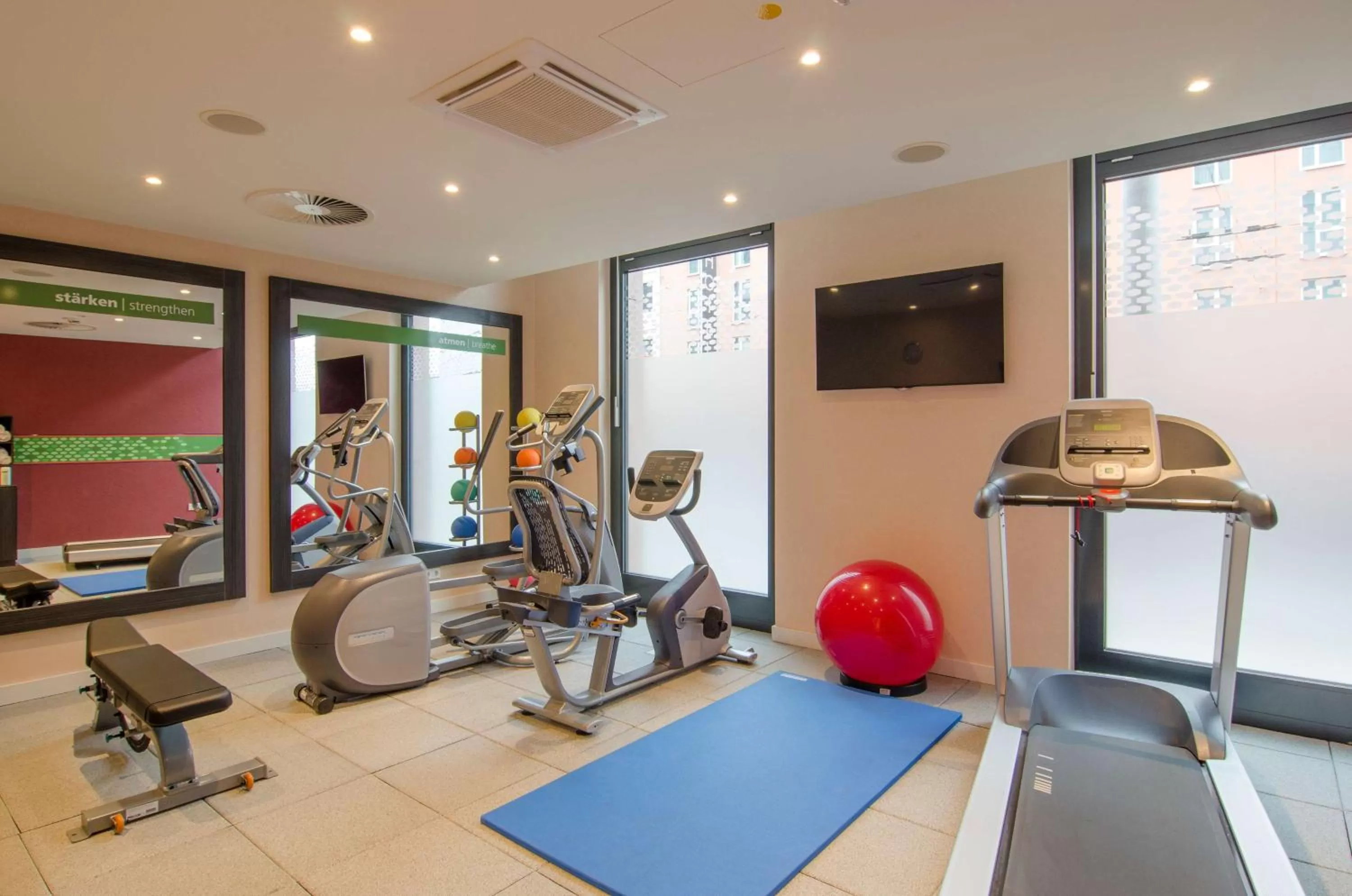 Fitness centre/facilities in Hampton by Hilton Nürnberg City Center
