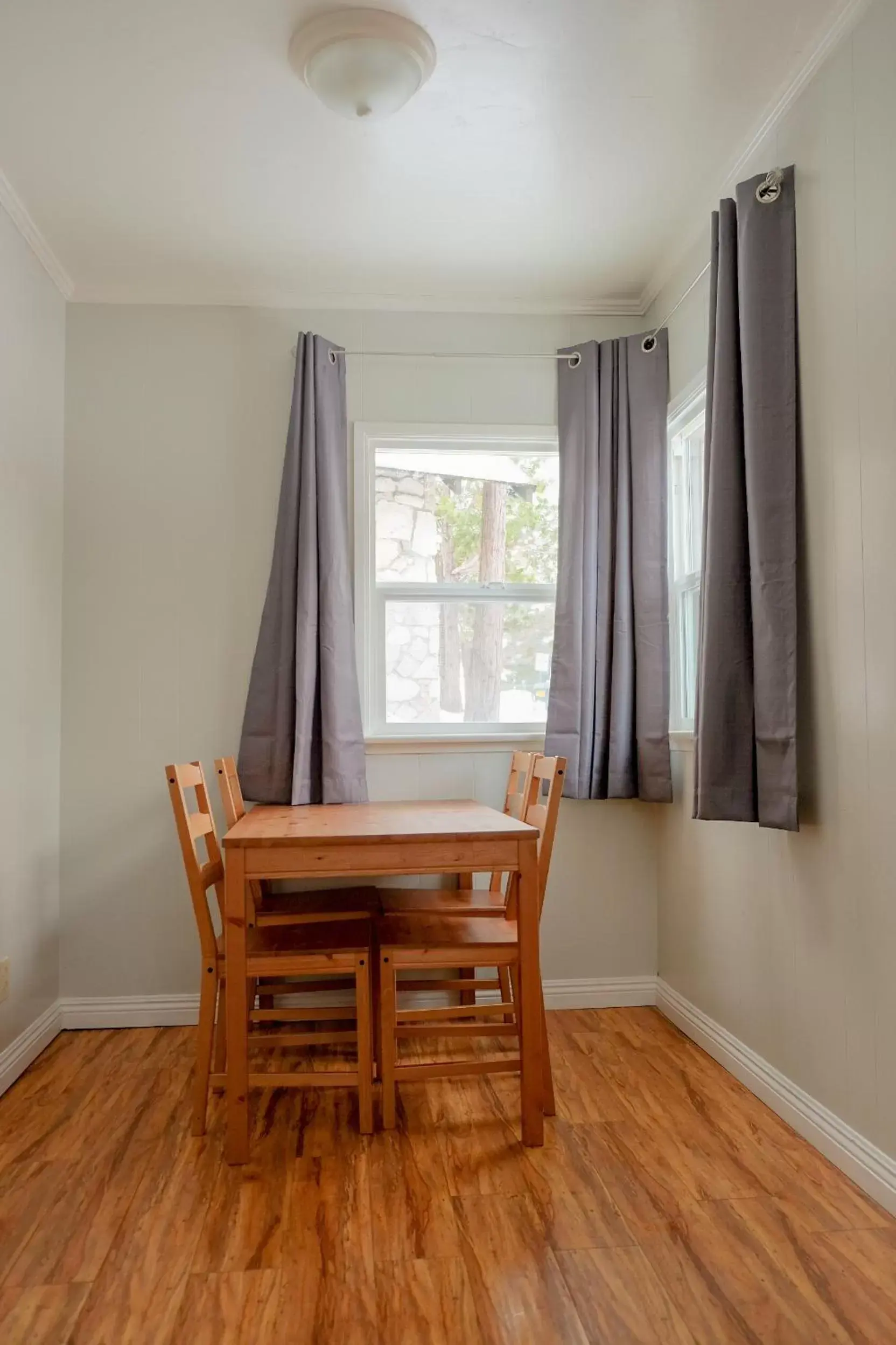 Dining Area in Sherwood Arms Motel