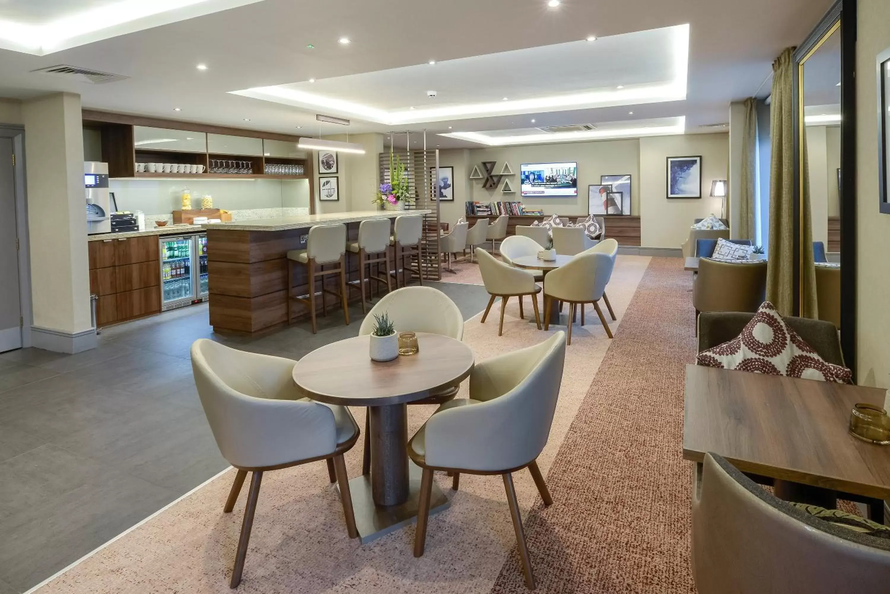 Lounge or bar, Lounge/Bar in Crowne Plaza Plymouth, an IHG Hotel