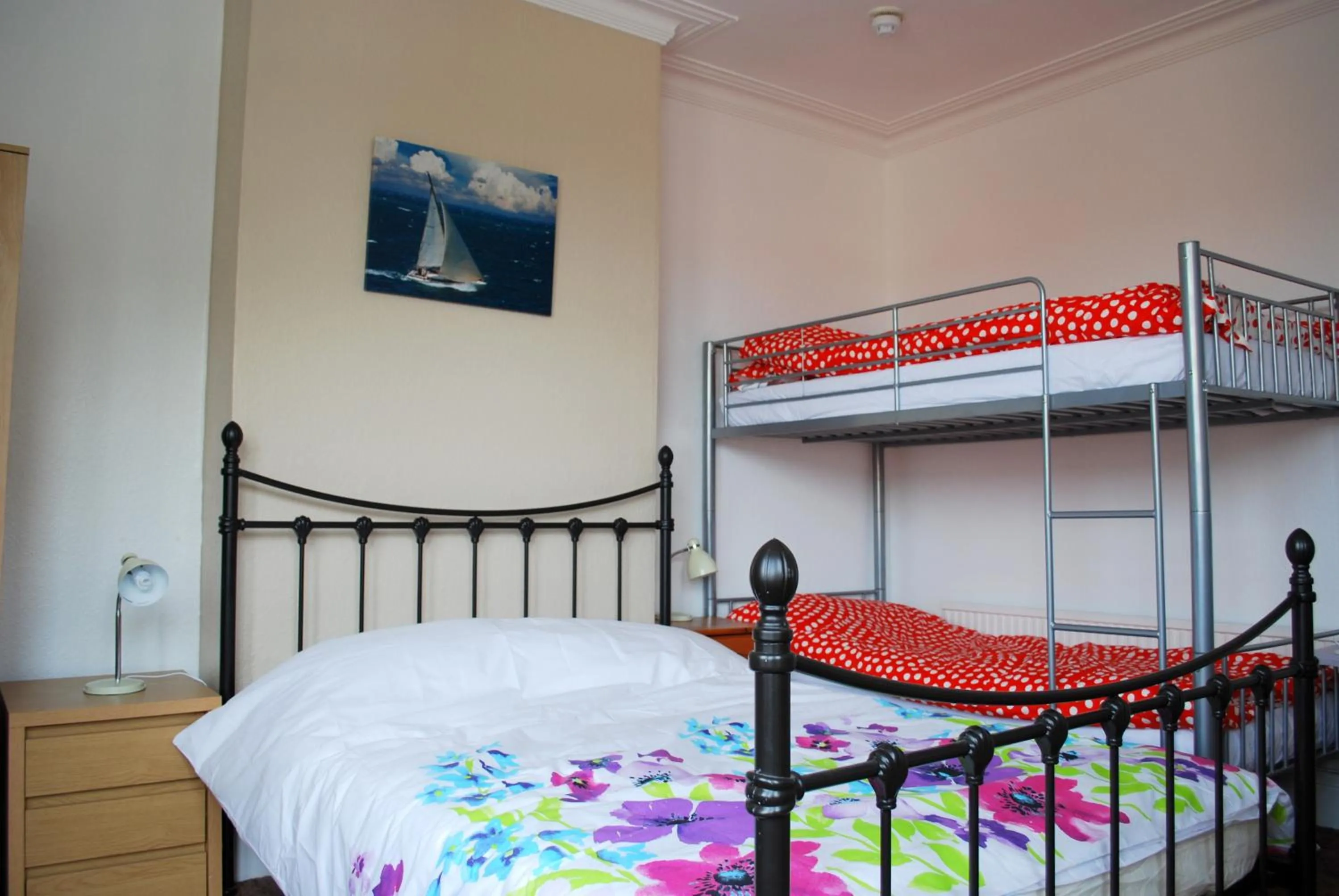 Photo of the whole room, Bed in Clift Guest House