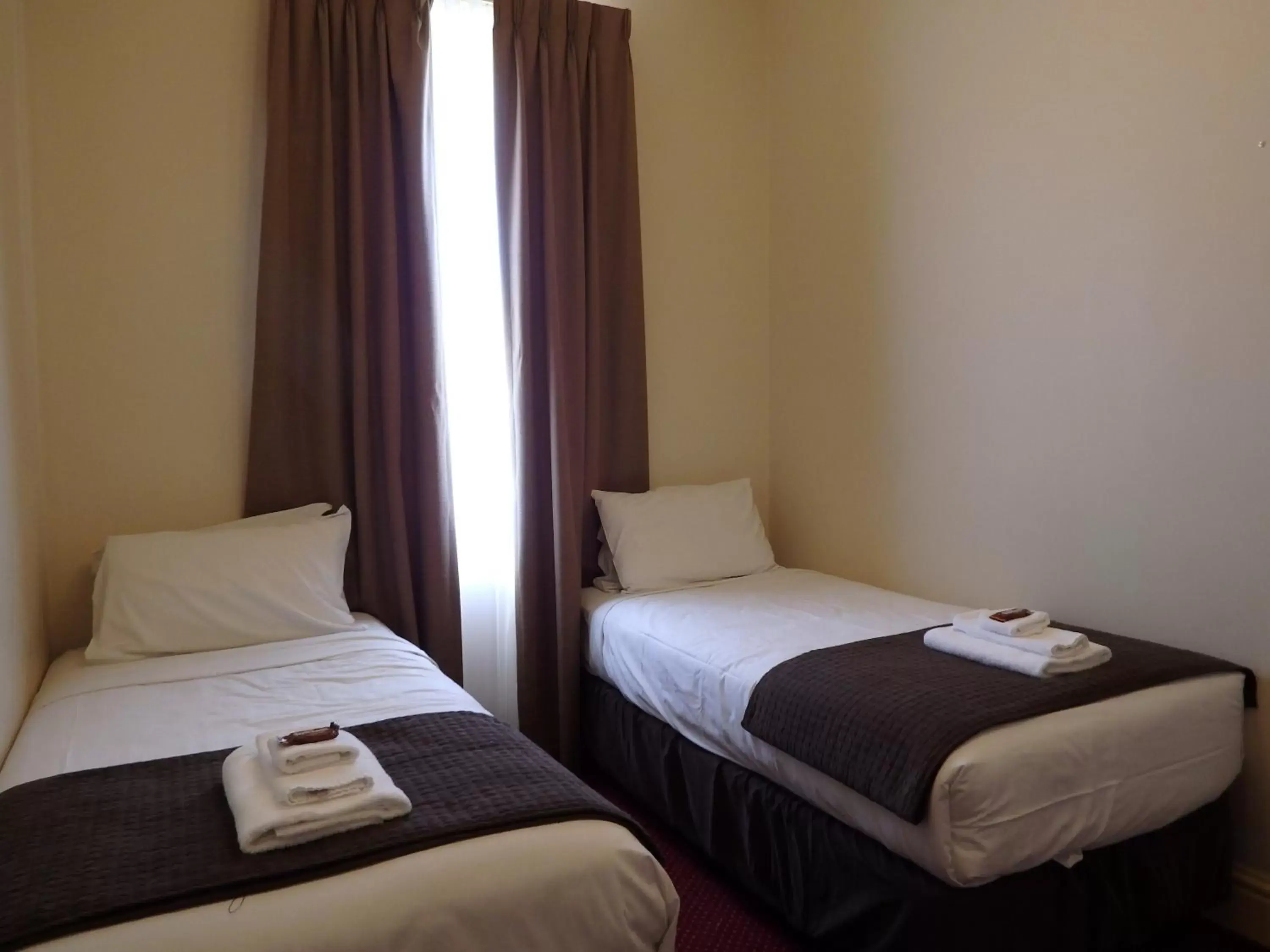 Photo of the whole room, Bed in The Glenferrie Hotel Hawthorn