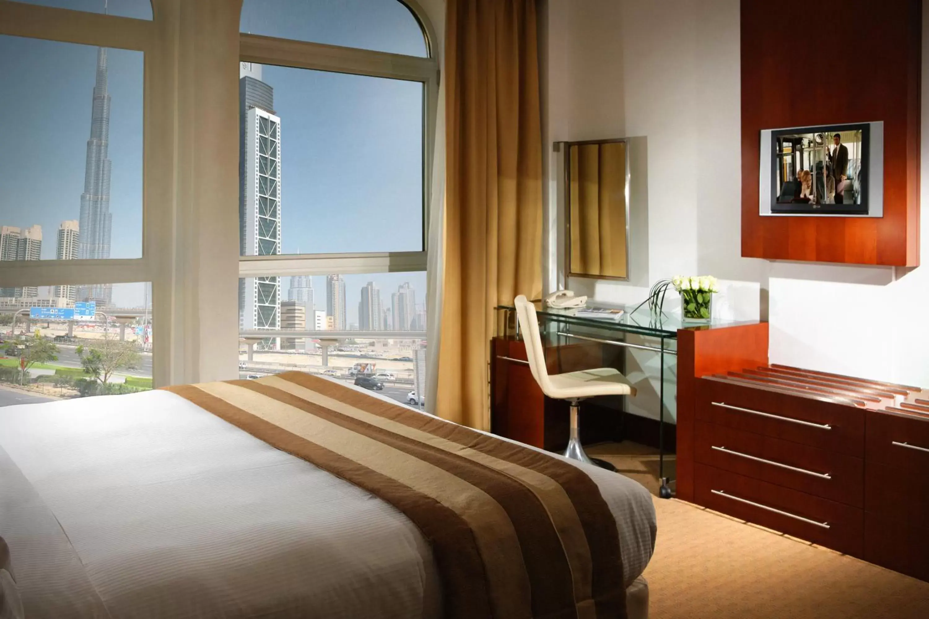 Bedroom, Bed in Villa Rotana - Dubai