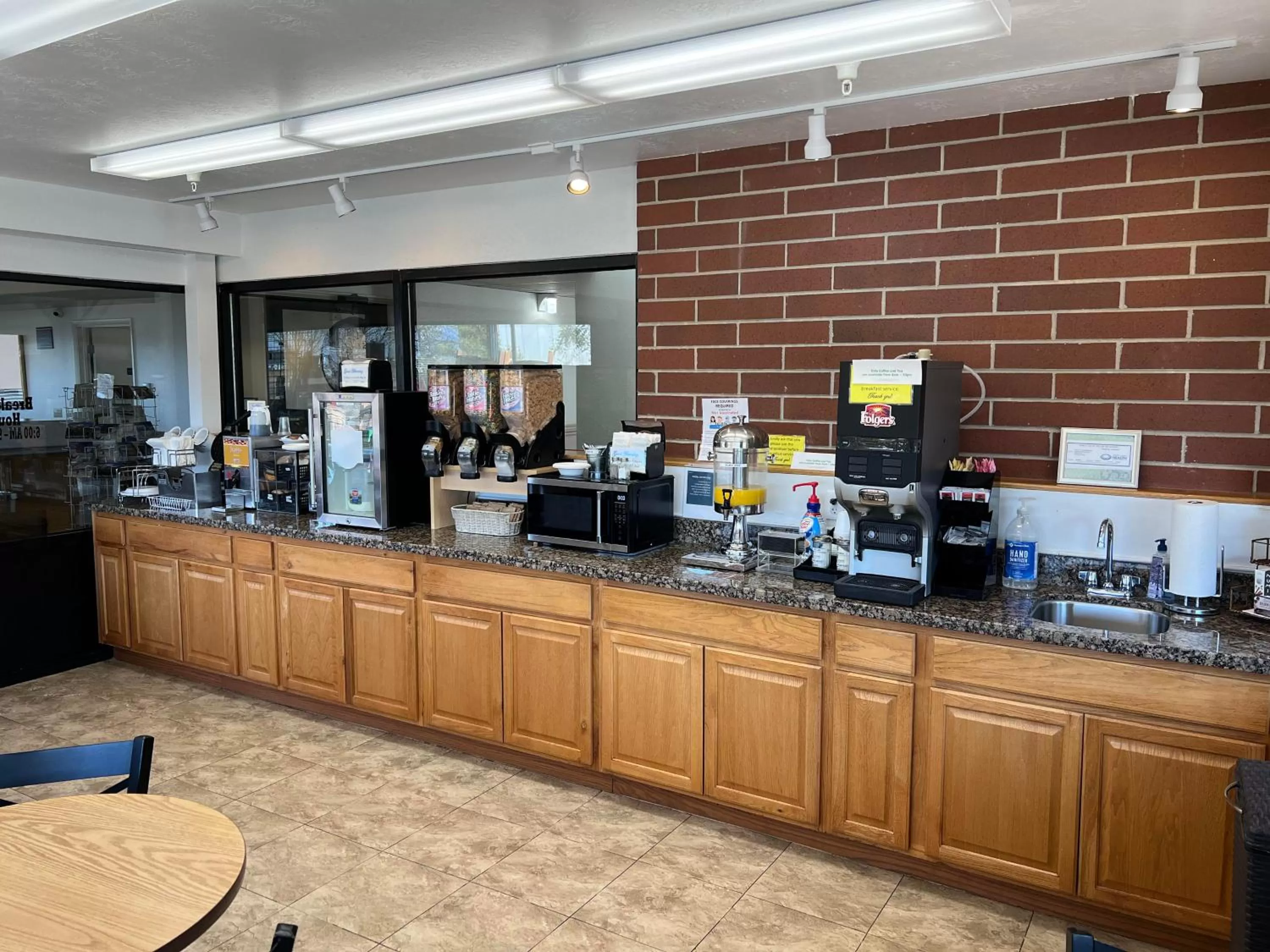 Restaurant/places to eat in Days Inn by Wyndham Lake Point