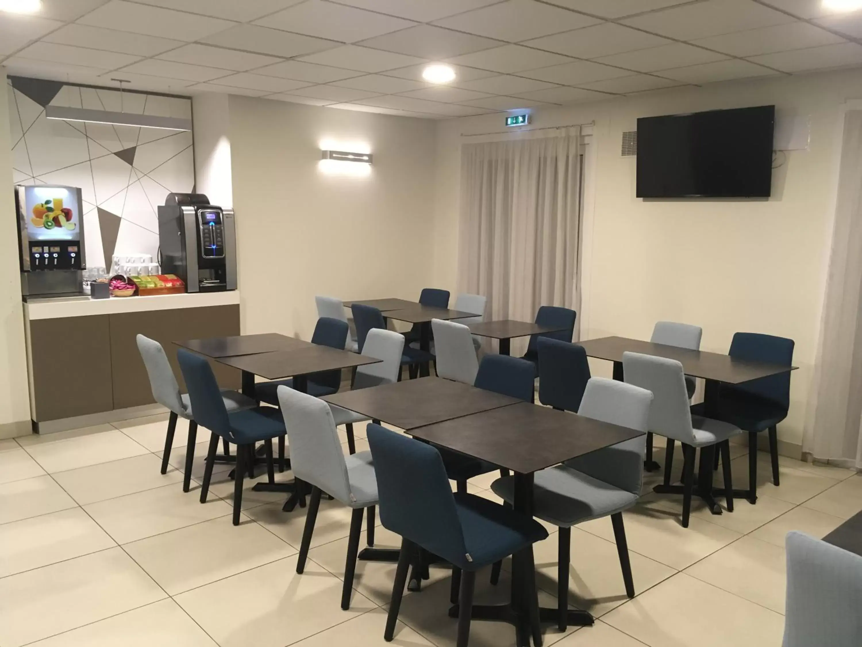 Continental breakfast in Hotel du Parc Euromédecine