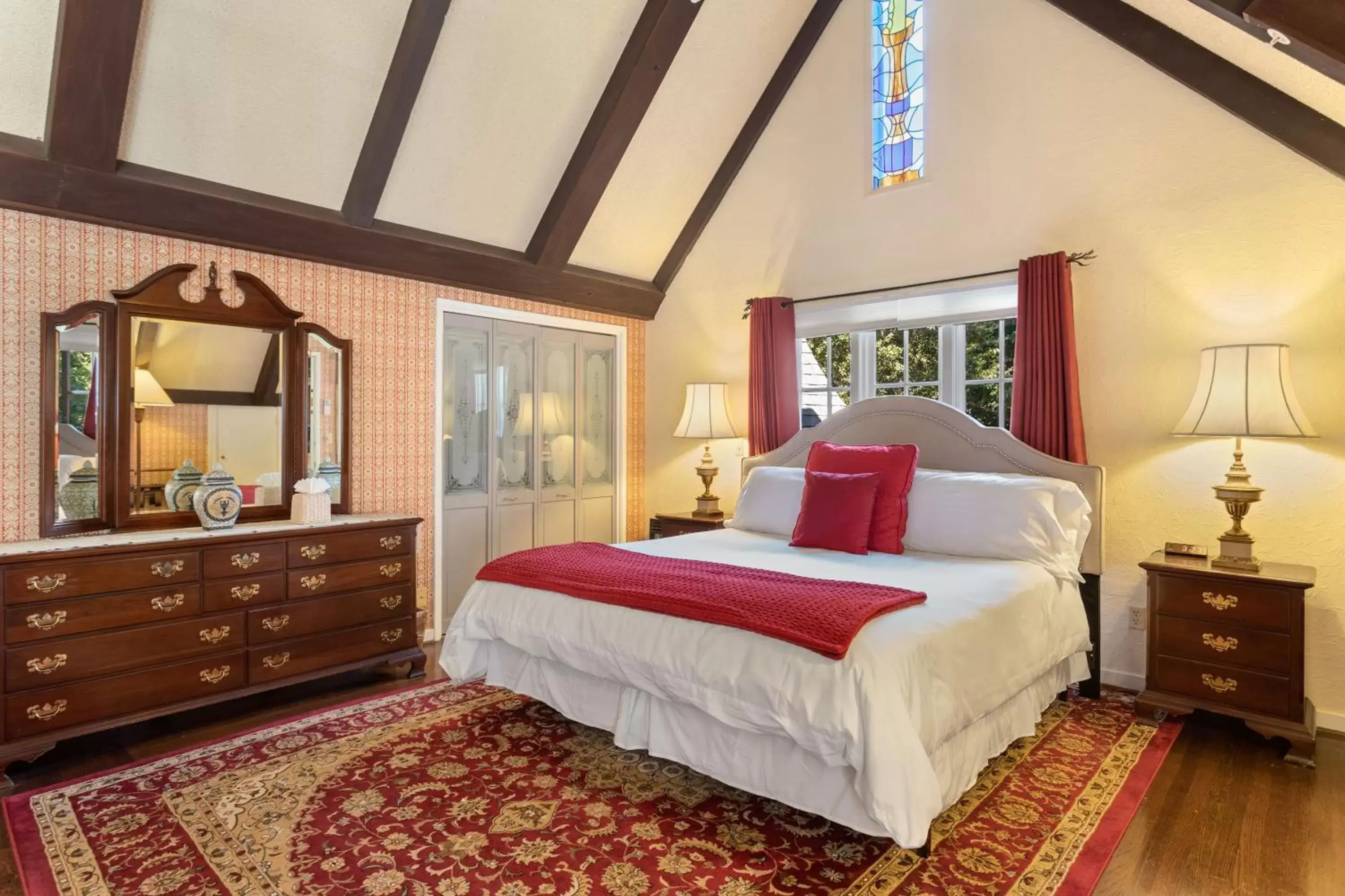 Bed in Candlelight Inn Napa Valley Bed in Candlelight Inn Napa Valley