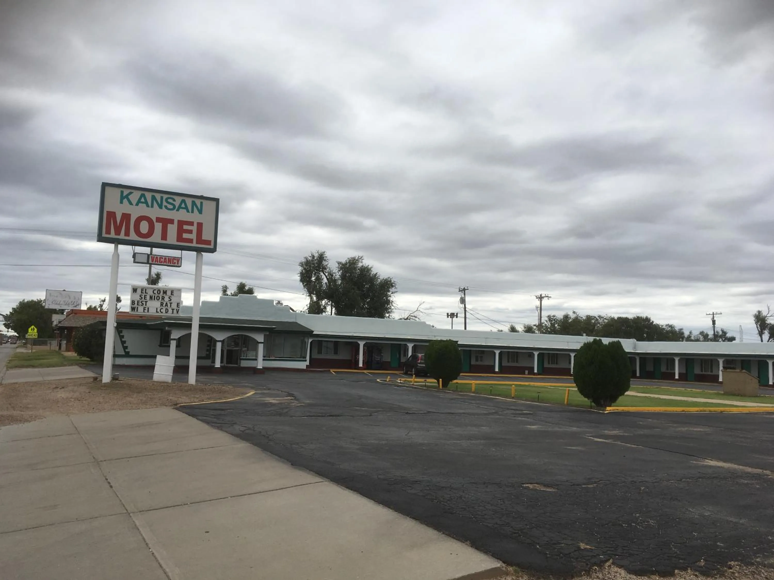Property building in Kansan Motel