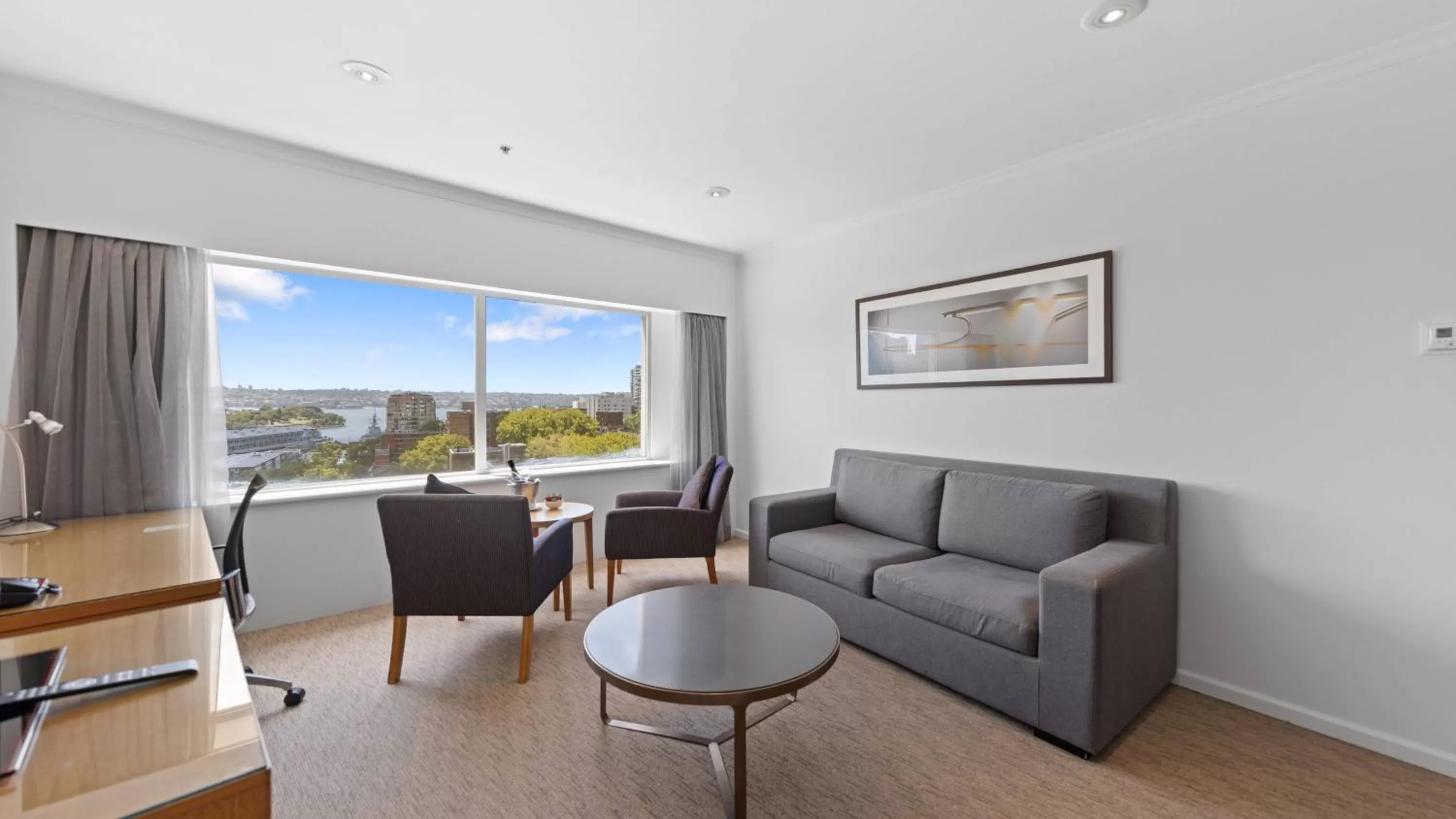 Photo of the whole room in Holiday Inn Sydney Potts Point