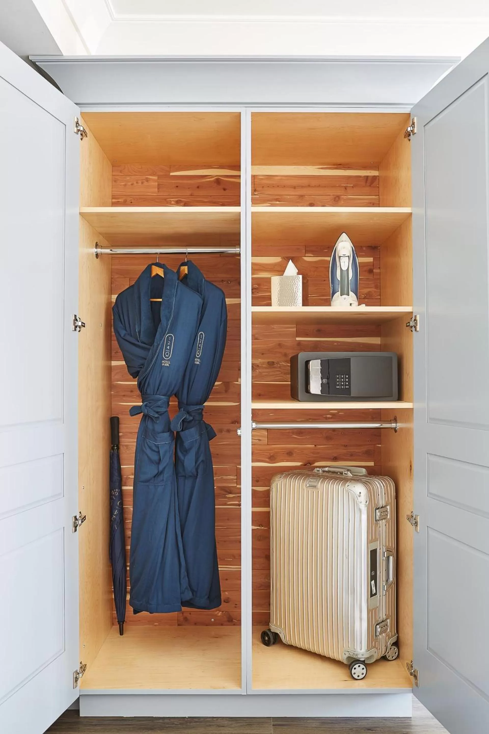 safe in 124 on Queen Hotel & Spa