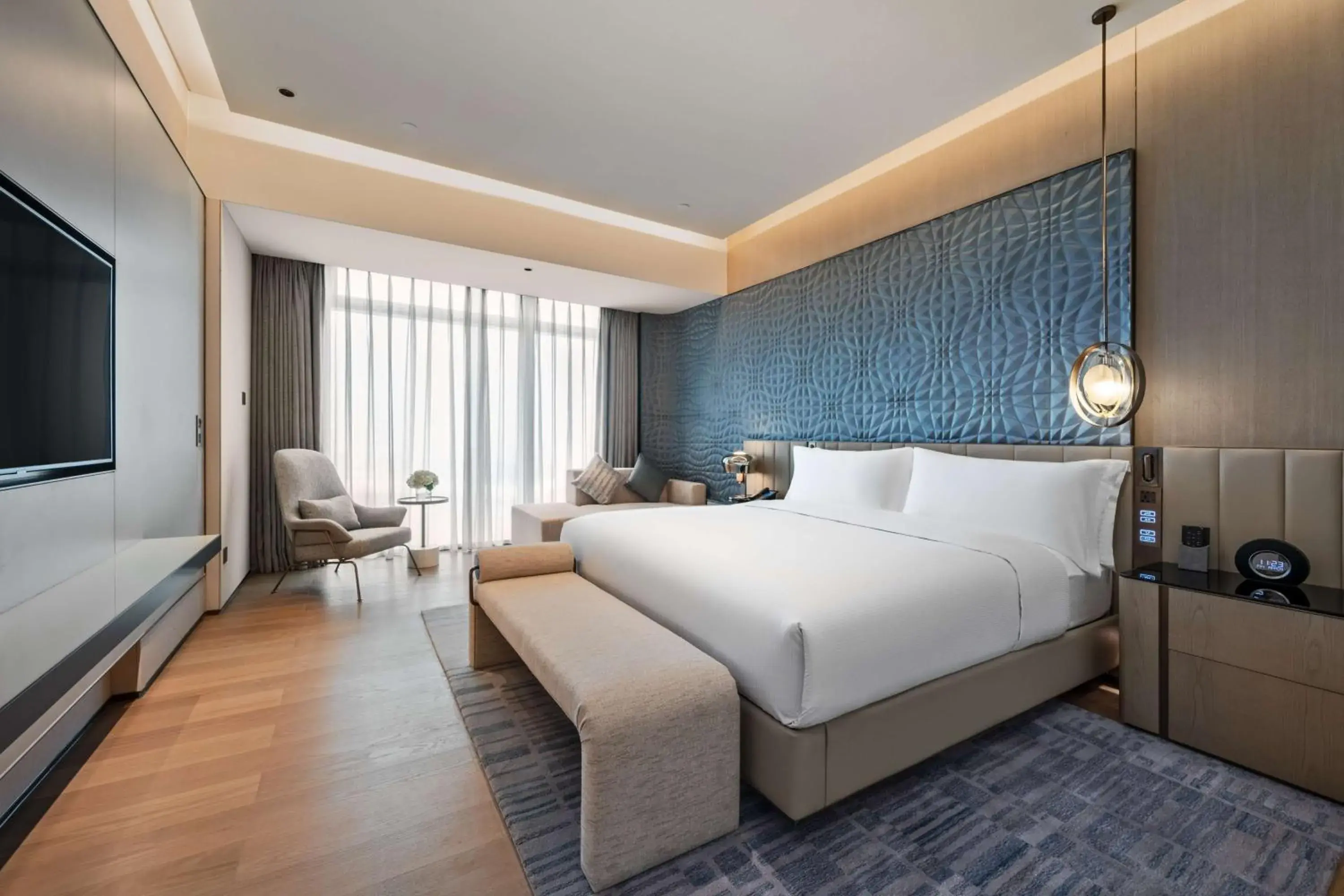 Bed in Hilton Shenzhen World Exhibition & Convention Center